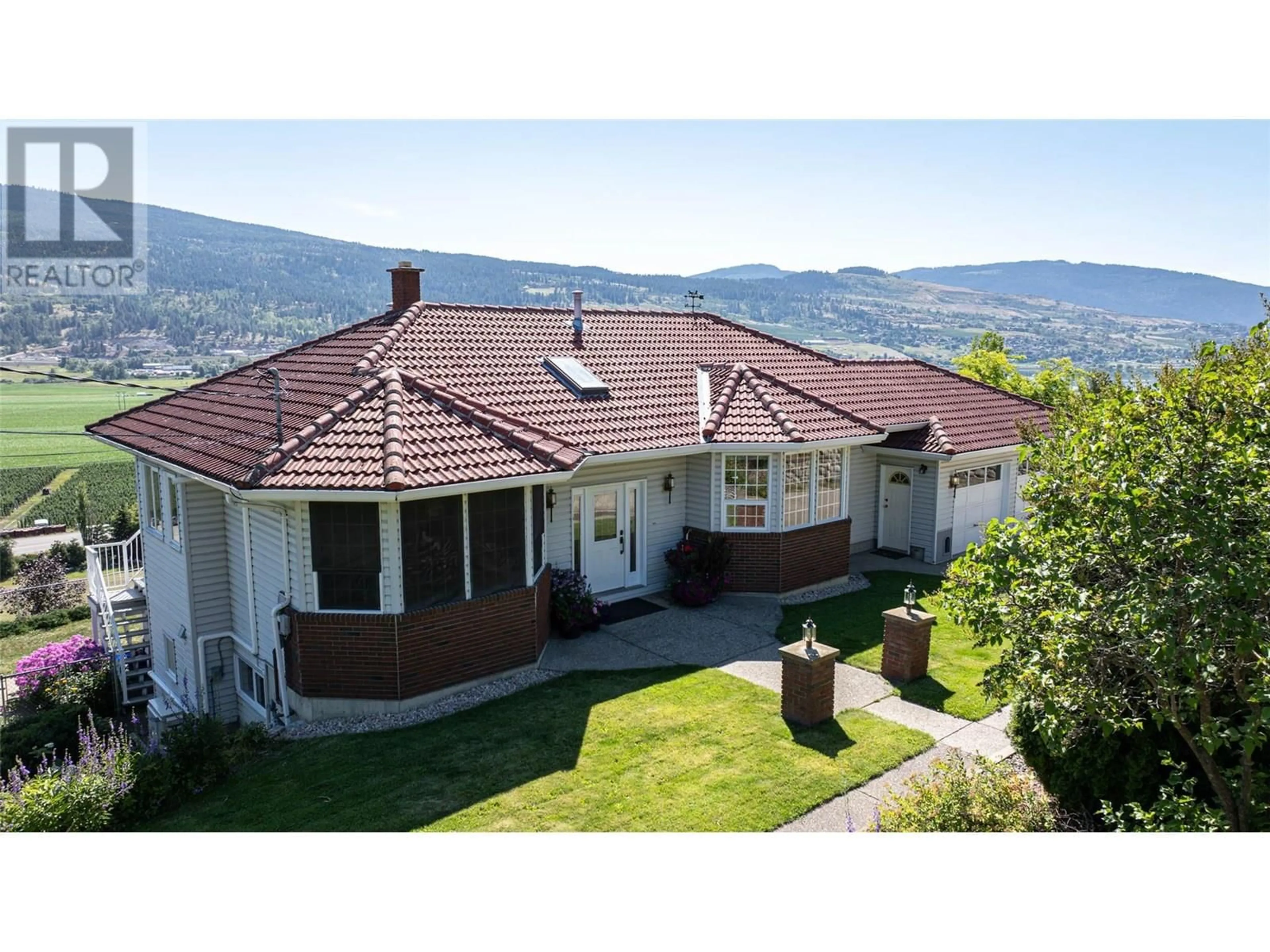 A pic from outside/outdoor area/front of a property/back of a property/a pic from drone, mountain view for 160 OVERLOOK PLACE, Vernon British Columbia V1H1X1