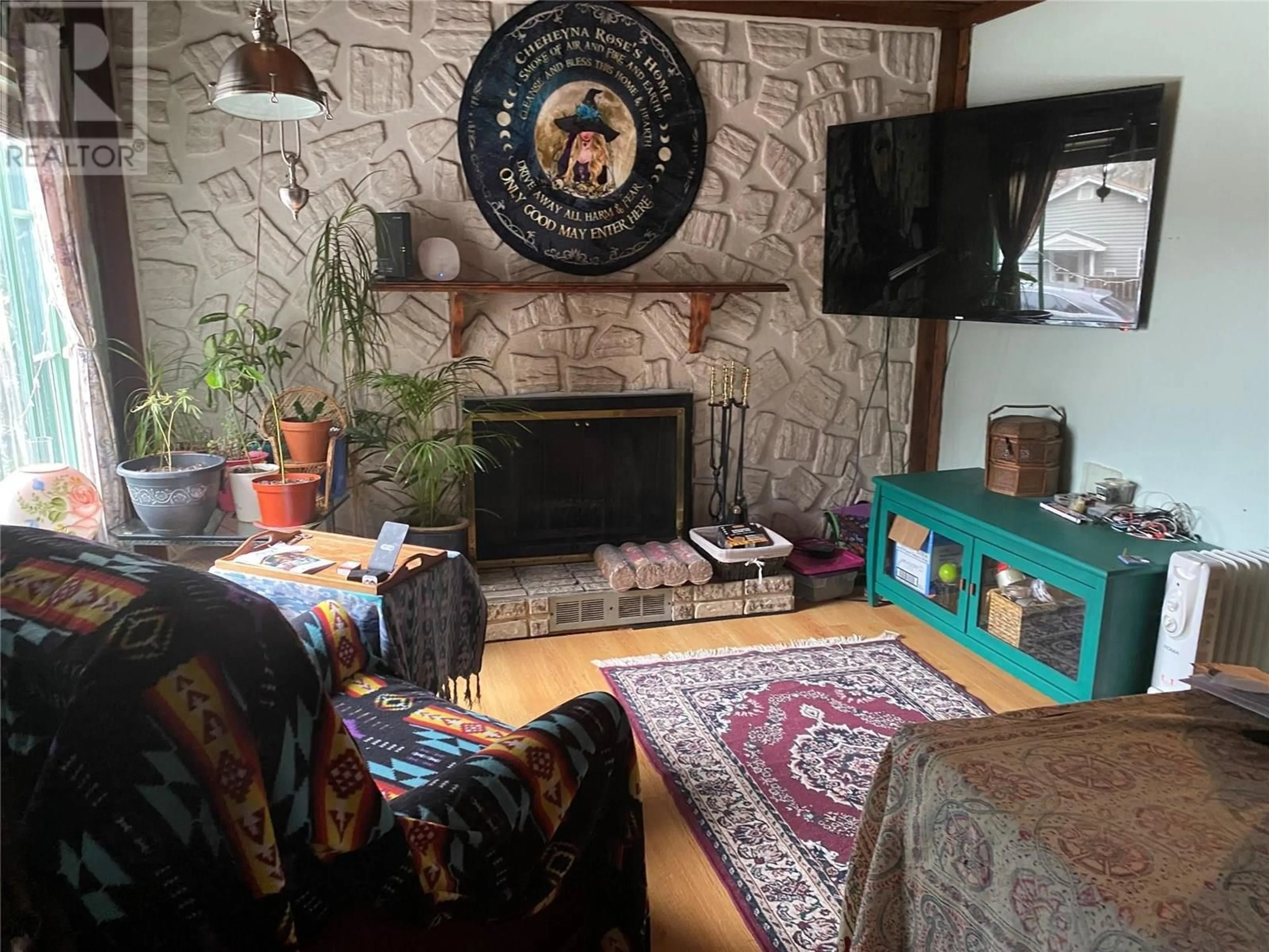 Living room with furniture, unknown for 198 LAKEVIEW STREET, Castlegar British Columbia V1N1B8
