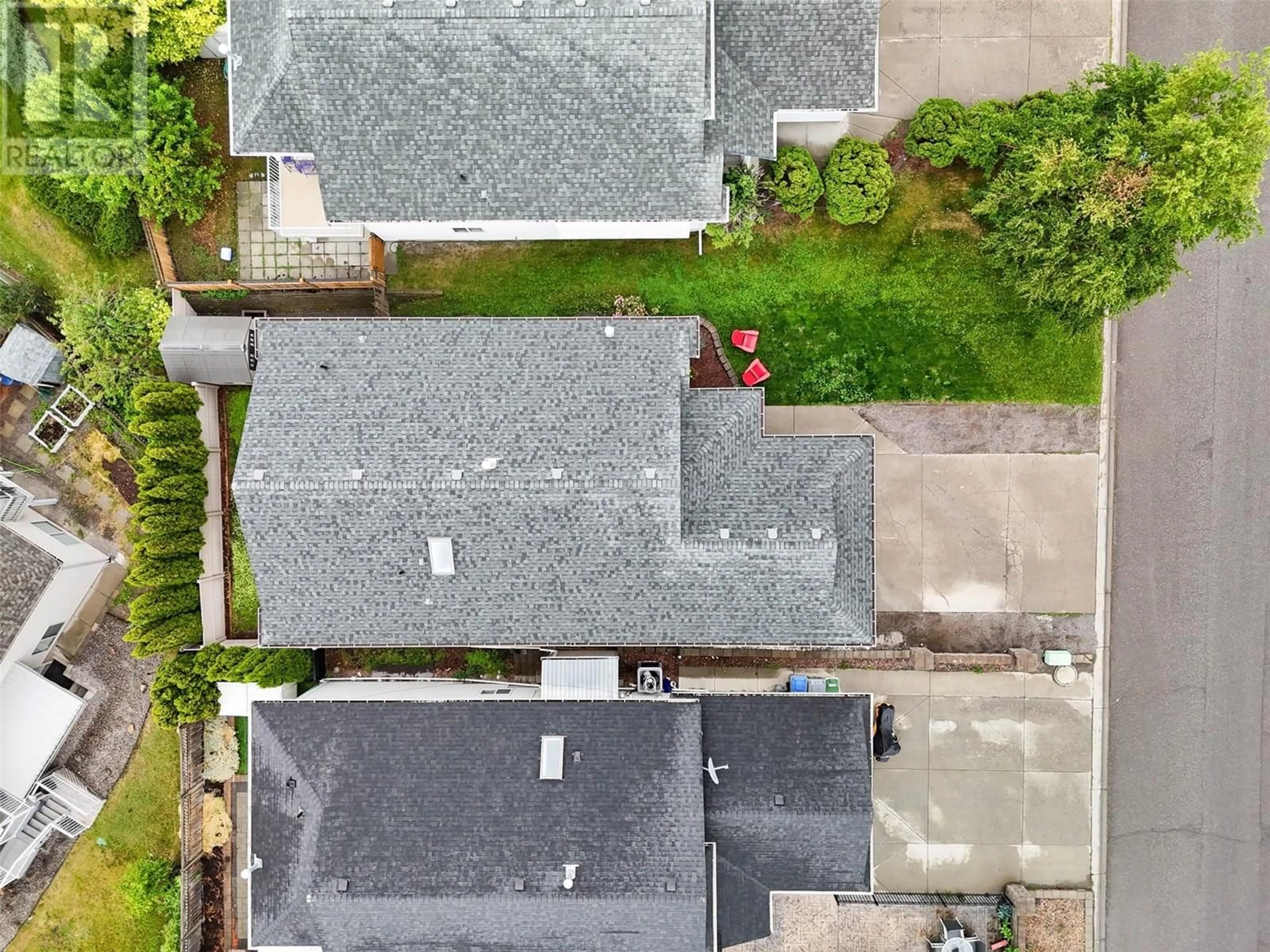 A pic from outside/outdoor area/front of a property/back of a property/a pic from drone, street for 2341 ABBEYGLEN WAY, Kamloops British Columbia V1S1V7