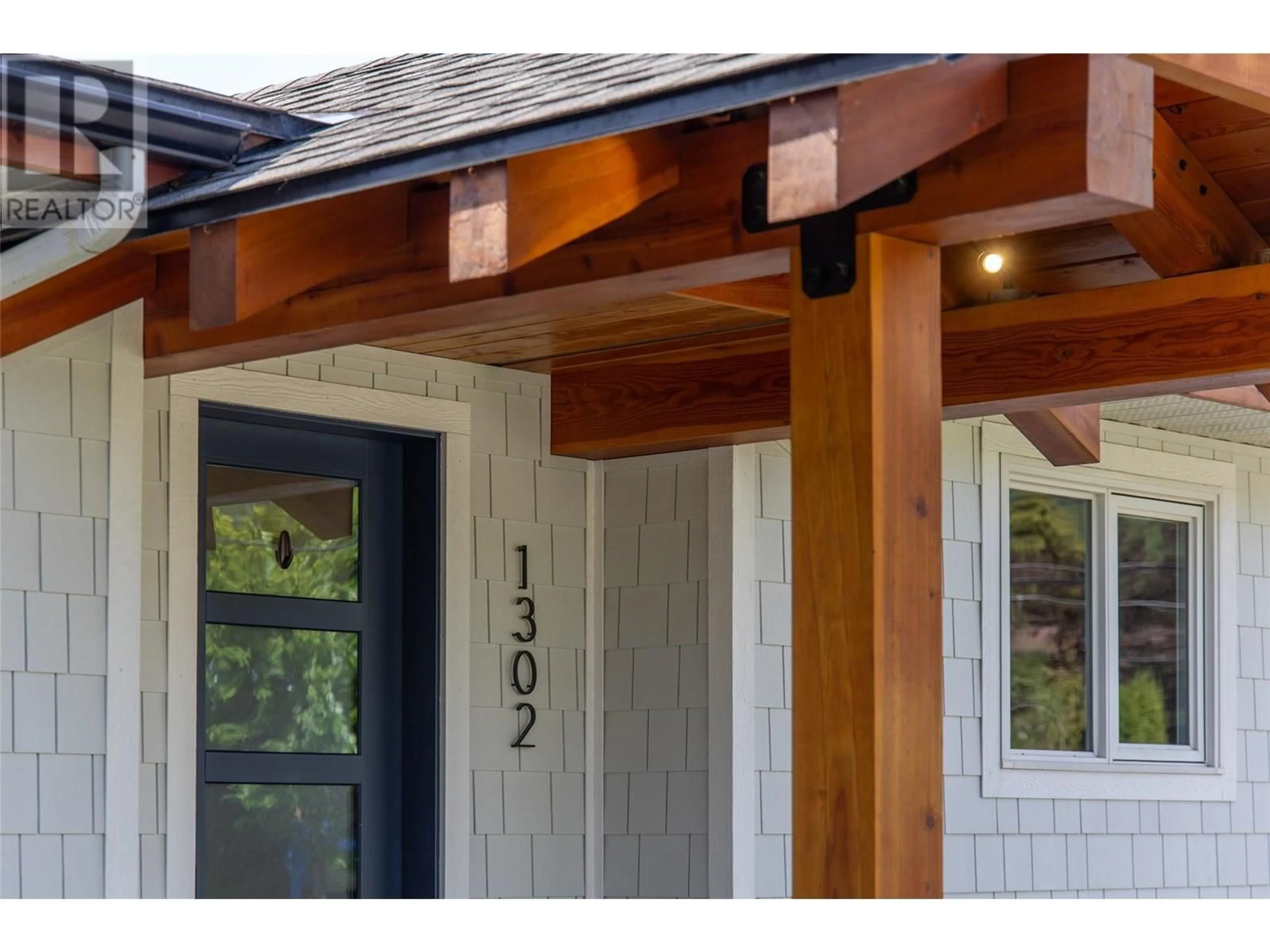 Indoor entryway for 1302 10TH AVENUE, Fernie British Columbia V0B1M0