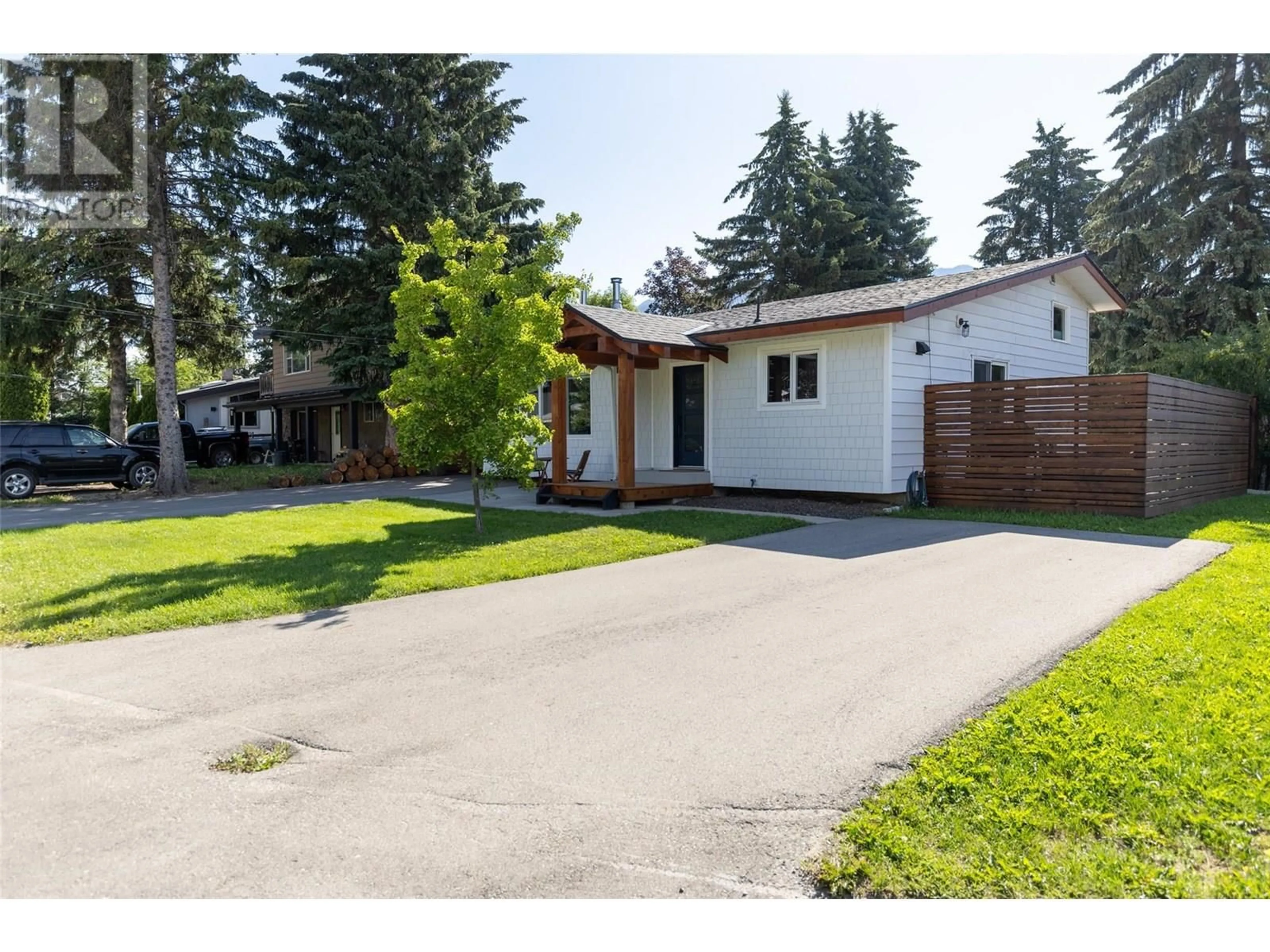 A pic from outside/outdoor area/front of a property/back of a property/a pic from drone, street for 1302 10TH AVENUE, Fernie British Columbia V0B1M0