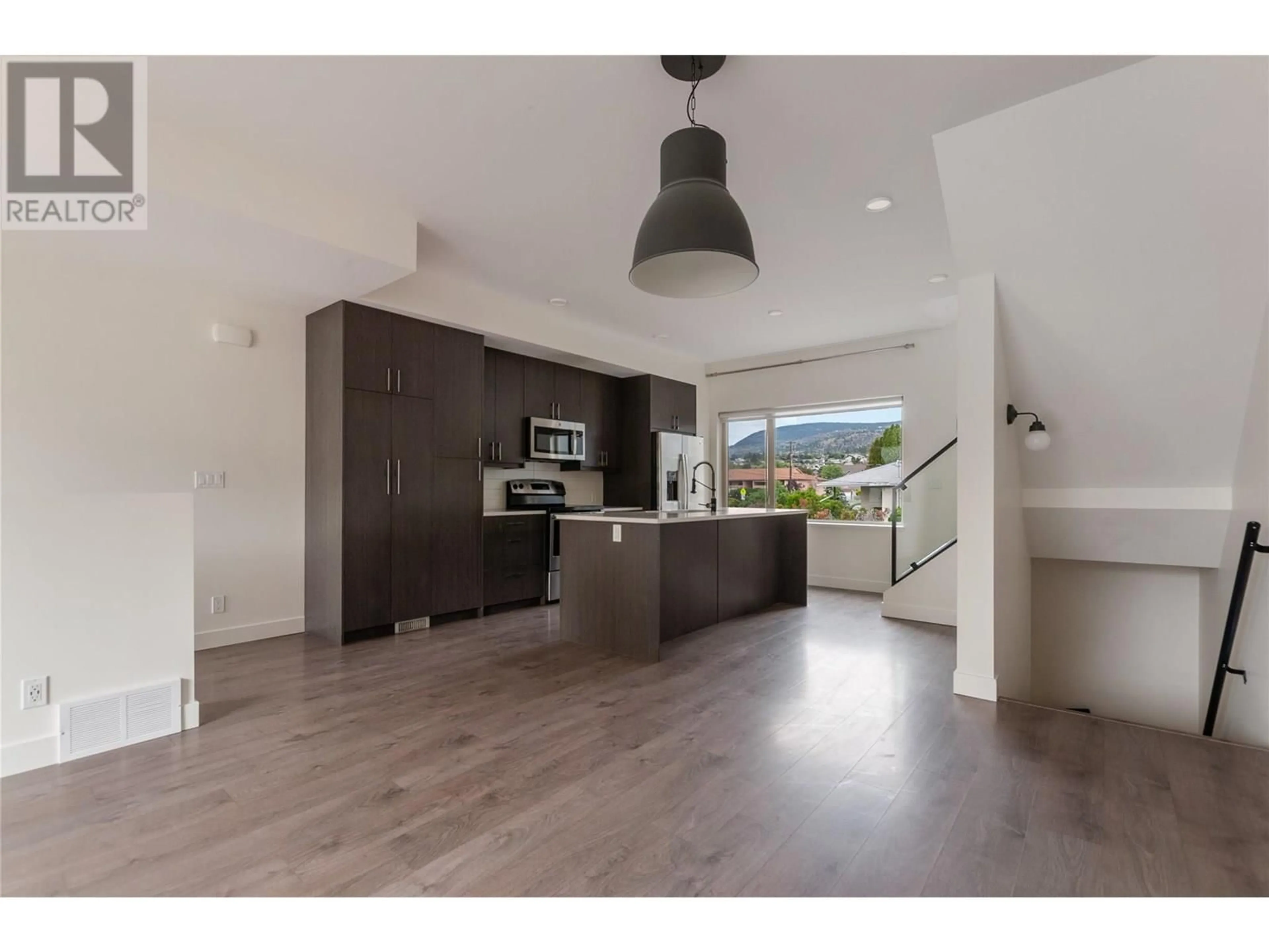 Open concept kitchen, wood/laminate floor for 101 - 2922 WILSON STREET, Penticton British Columbia V2A6H5
