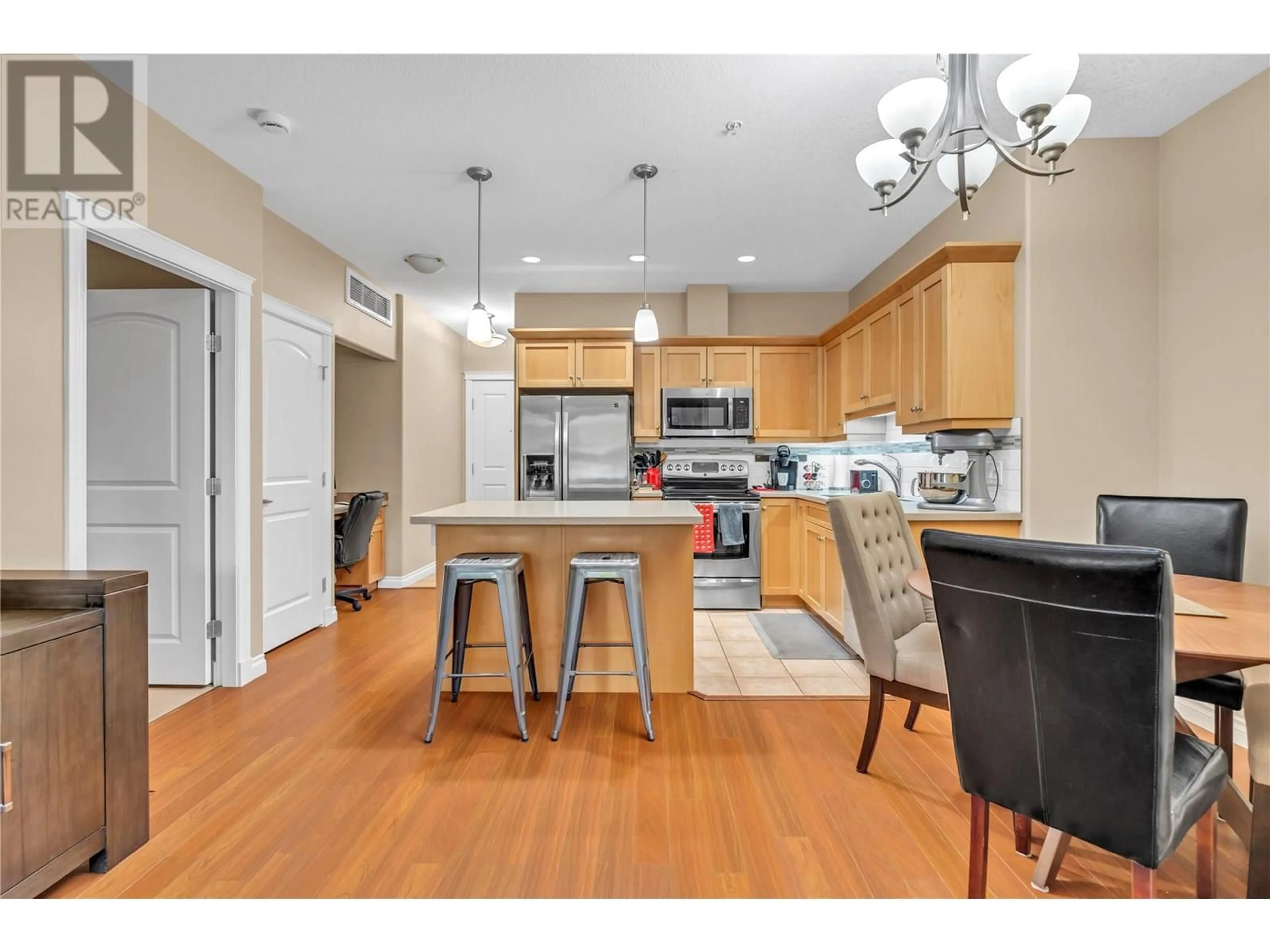 Open concept kitchen, wood/laminate floor for 207 - 3313 WILSON STREET, Penticton British Columbia V2A8J3