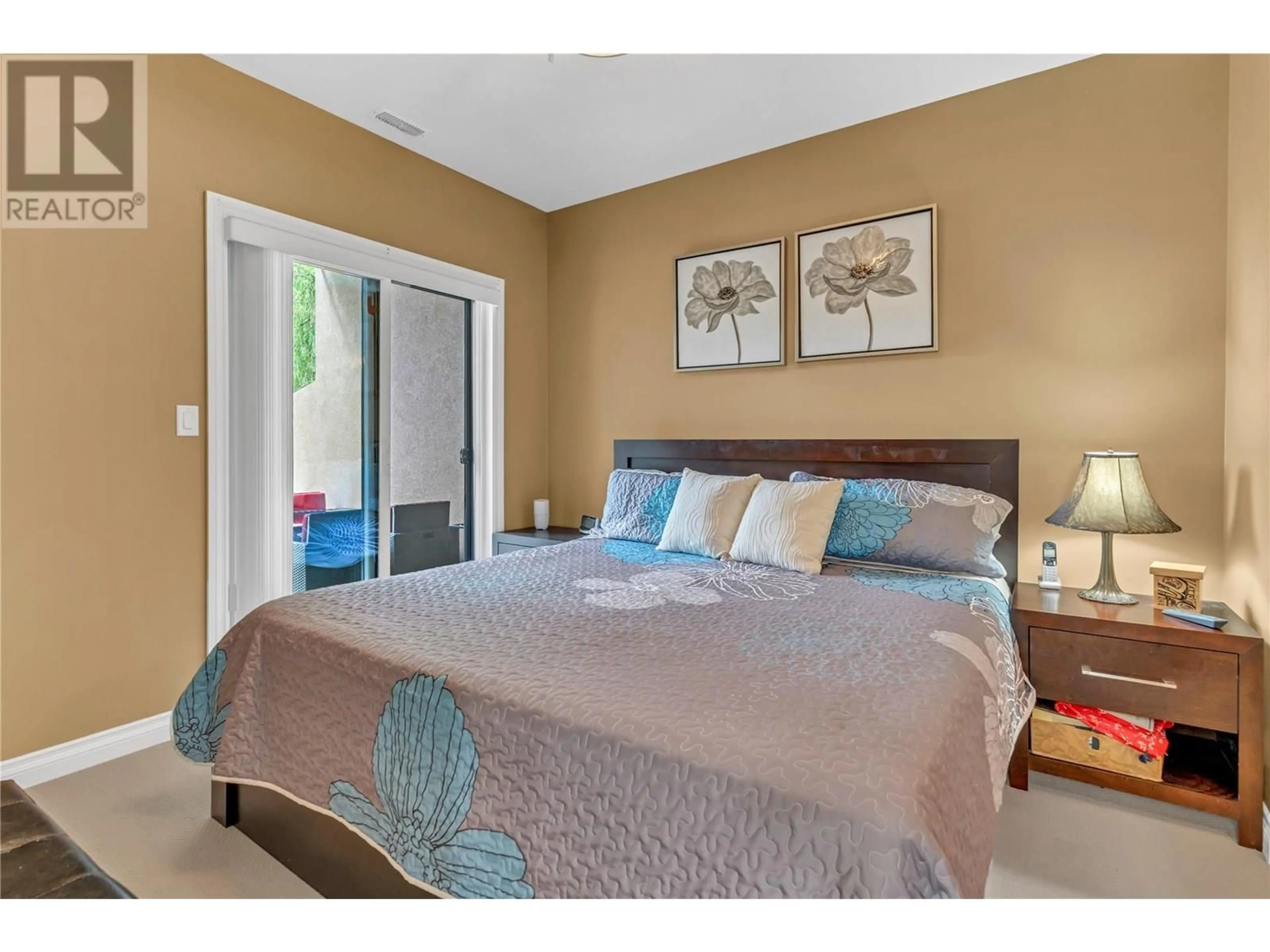 Bedroom with bed, unknown for 207 - 3313 WILSON STREET, Penticton British Columbia V2A8J3