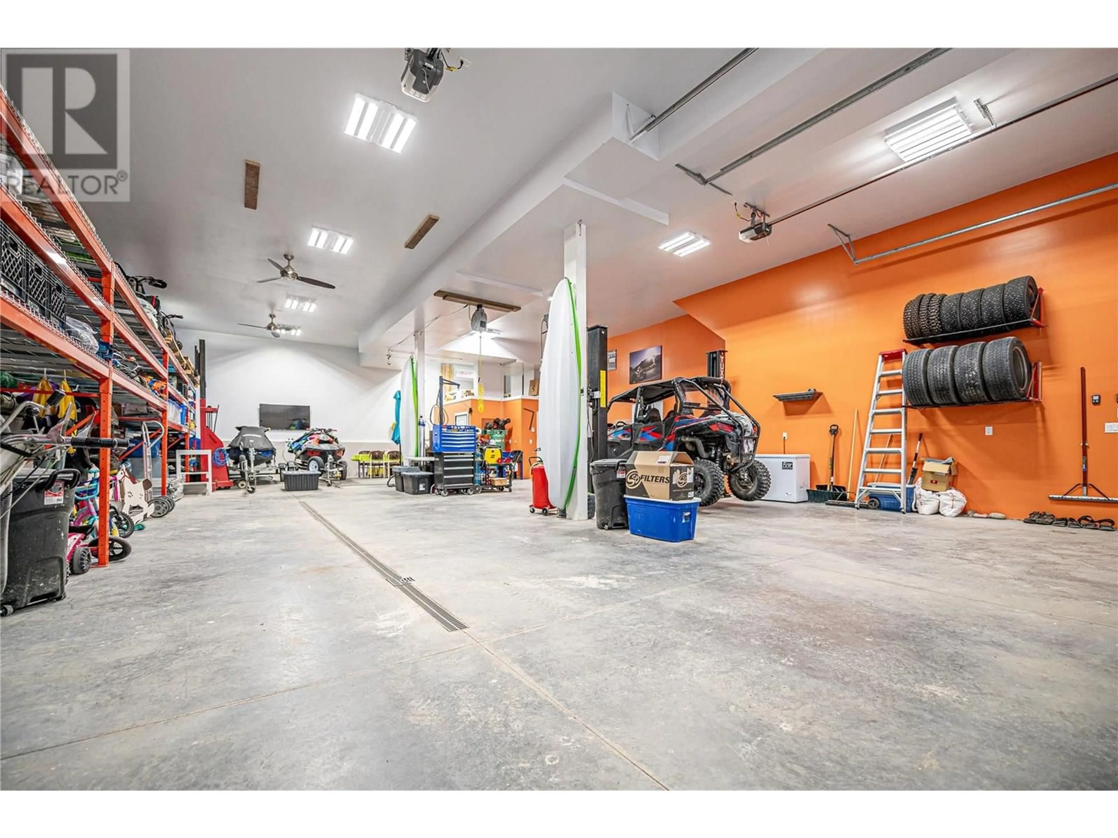 Indoor garage for 4978 COLUMBIA SPRINGS DRIVE, Canal Flats British Columbia V0B1B0
