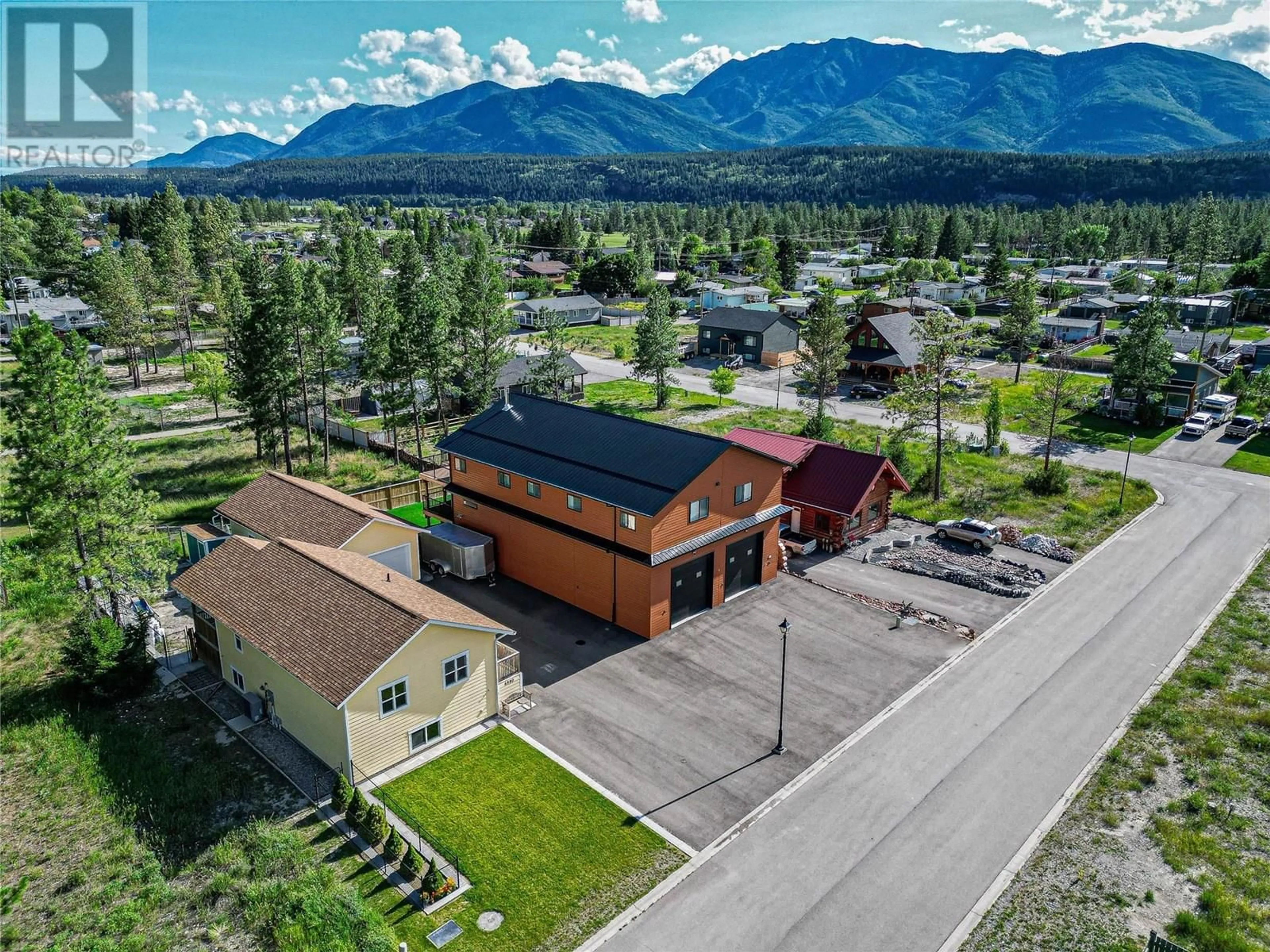 A pic from outside/outdoor area/front of a property/back of a property/a pic from drone, mountain view for 4978 COLUMBIA SPRINGS DRIVE, Canal Flats British Columbia V0B1B0