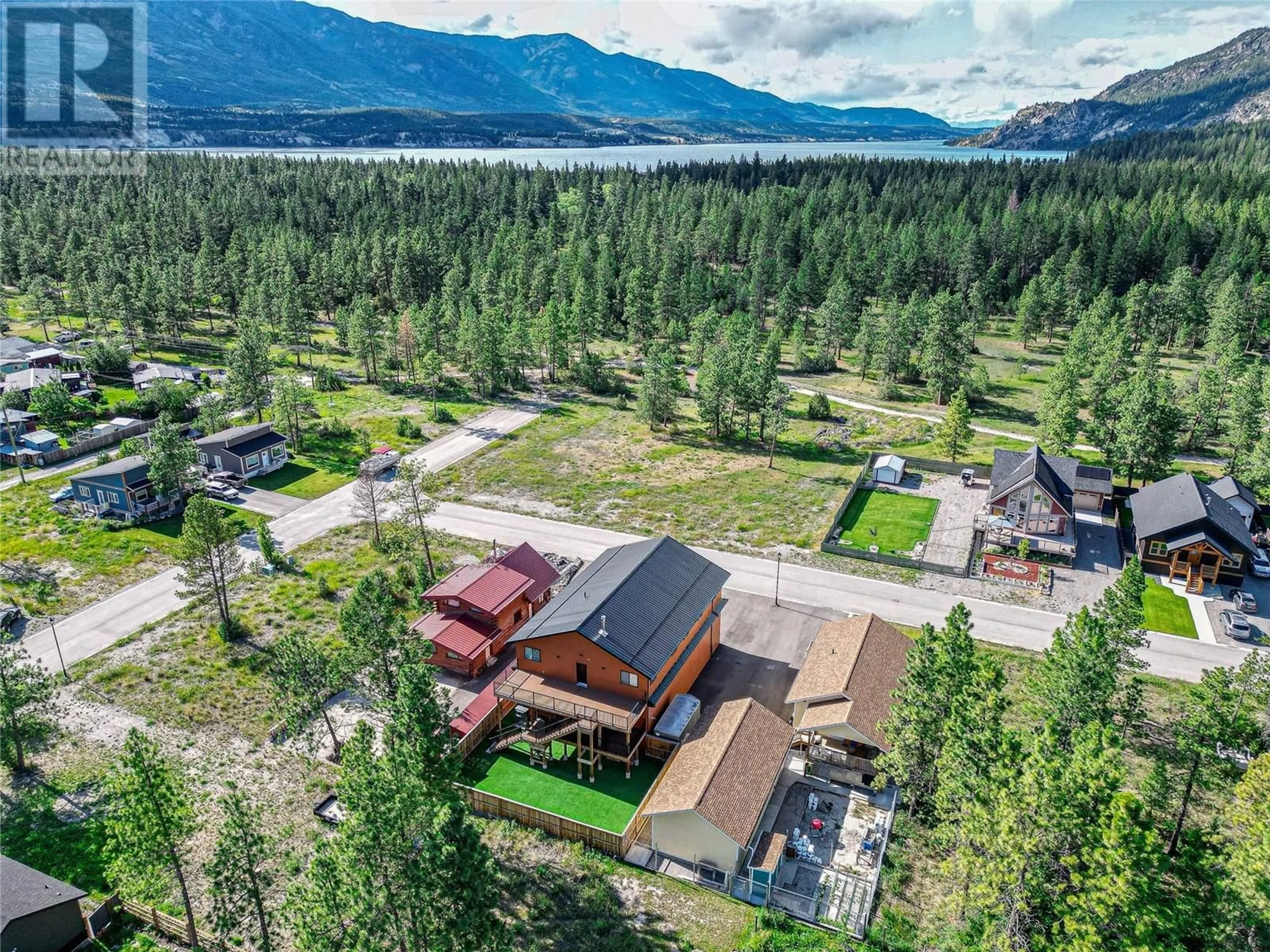 A pic from outside/outdoor area/front of a property/back of a property/a pic from drone, mountain view for 4978 COLUMBIA SPRINGS DRIVE, Canal Flats British Columbia V0B1B0