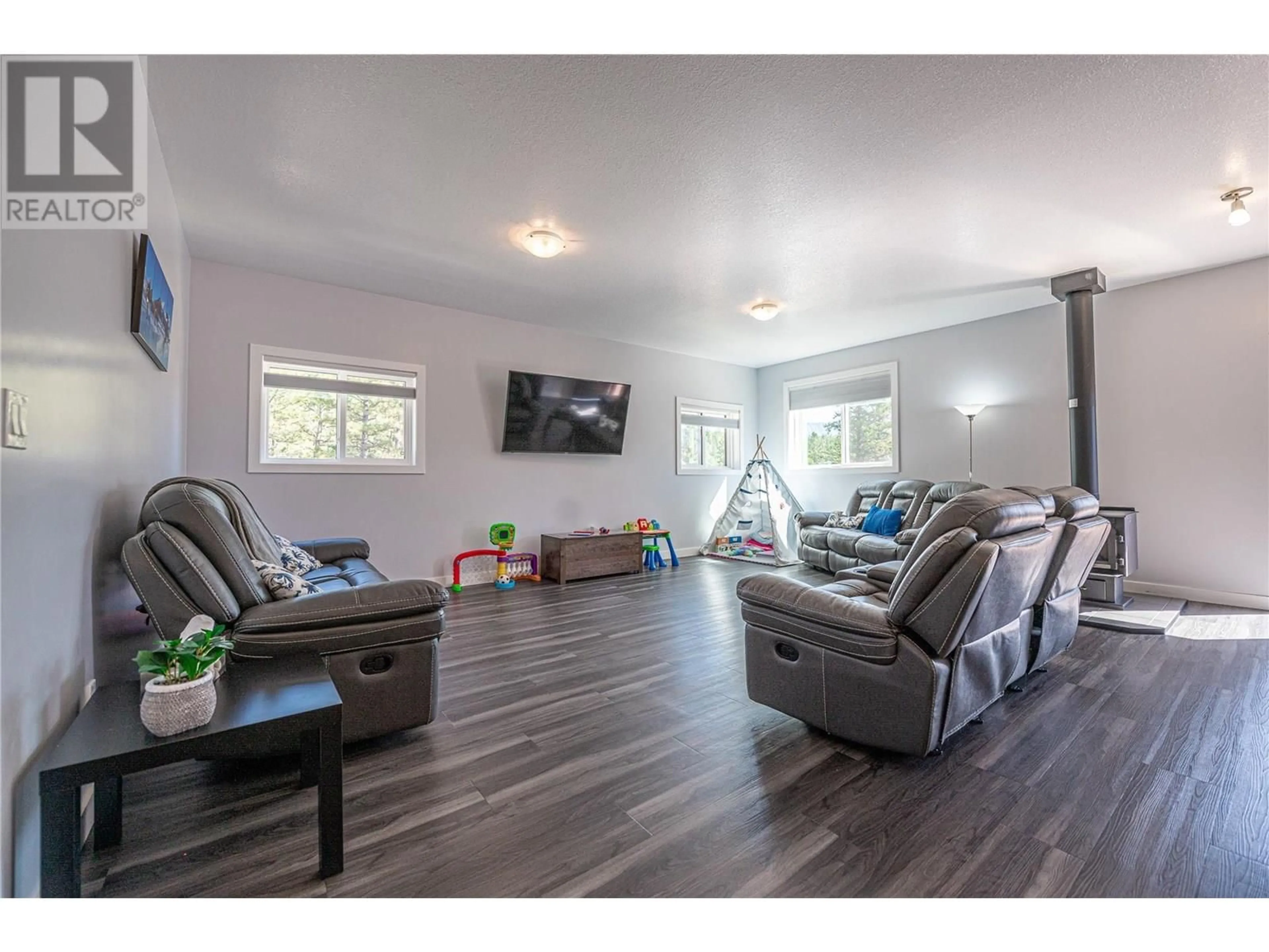 Living room with furniture, wood/laminate floor for 4978 COLUMBIA SPRINGS DRIVE, Canal Flats British Columbia V0B1B0