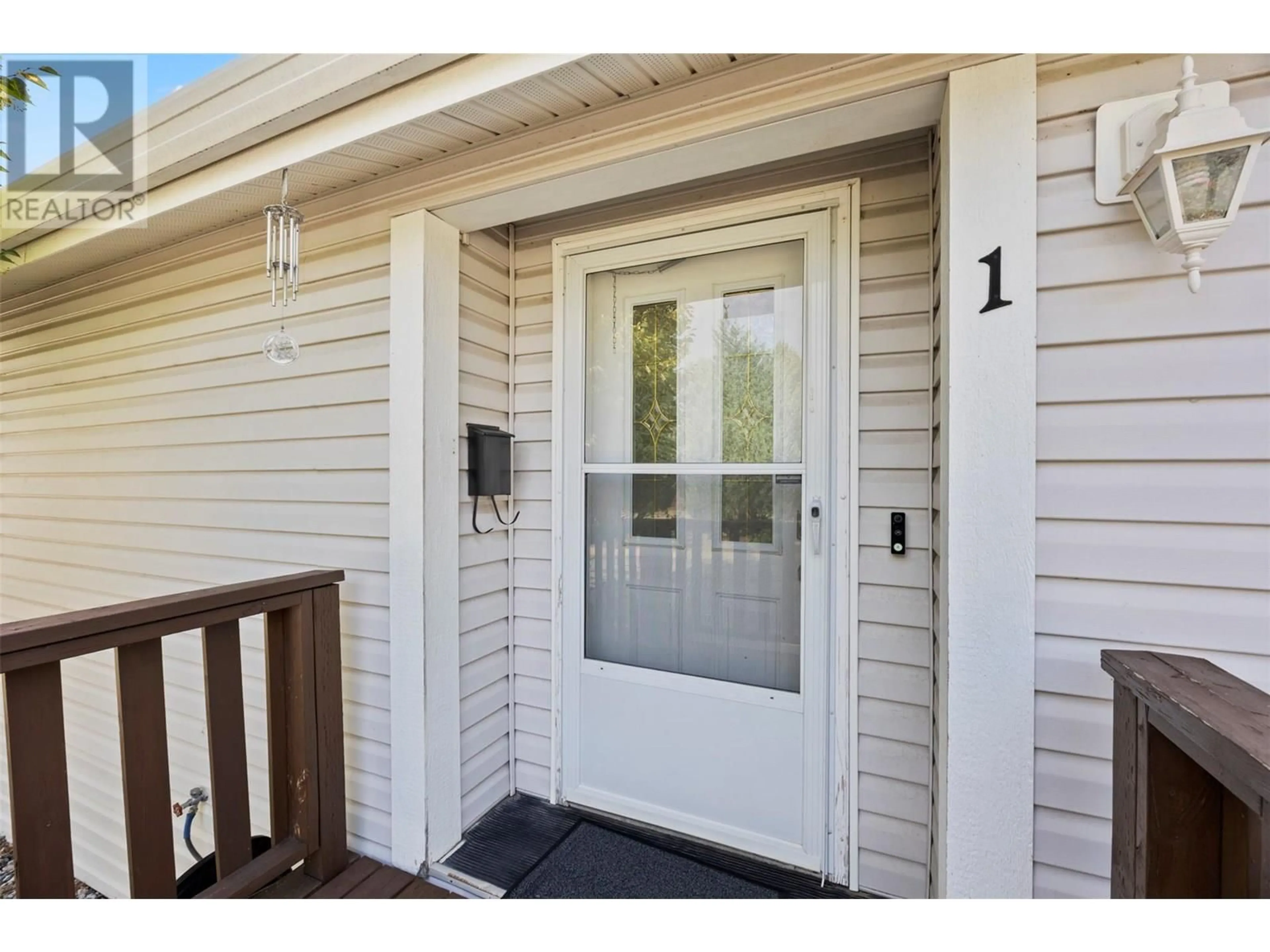 Indoor entryway for 1 - 7545 DALLAS DRIVE, Kamloops British Columbia V2C6X5