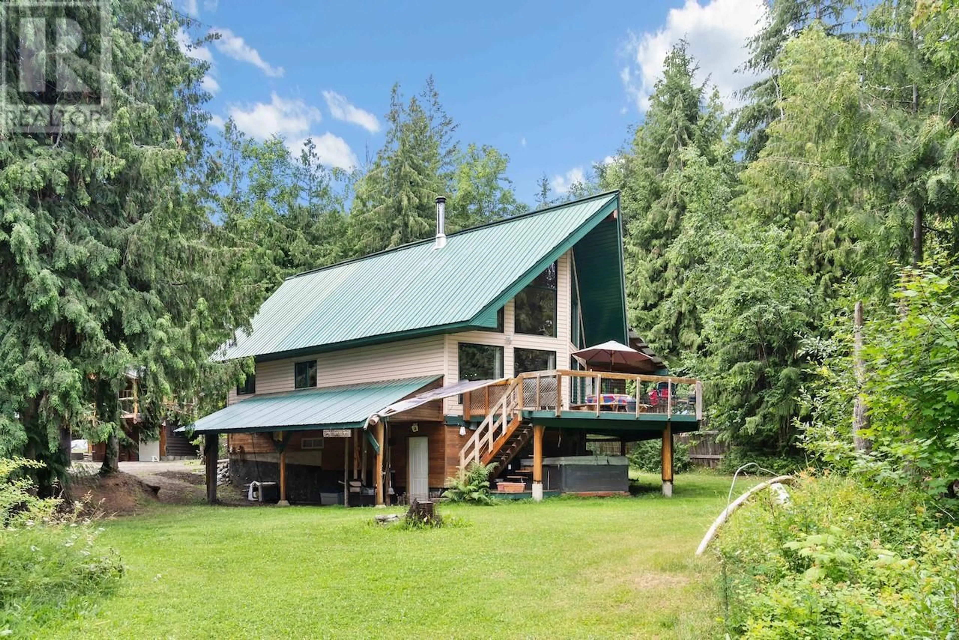 A pic from outside/outdoor area/front of a property/back of a property/a pic from drone, unknown for 1419 TAYLOR ROAD, Sorrento British Columbia V0E2W1