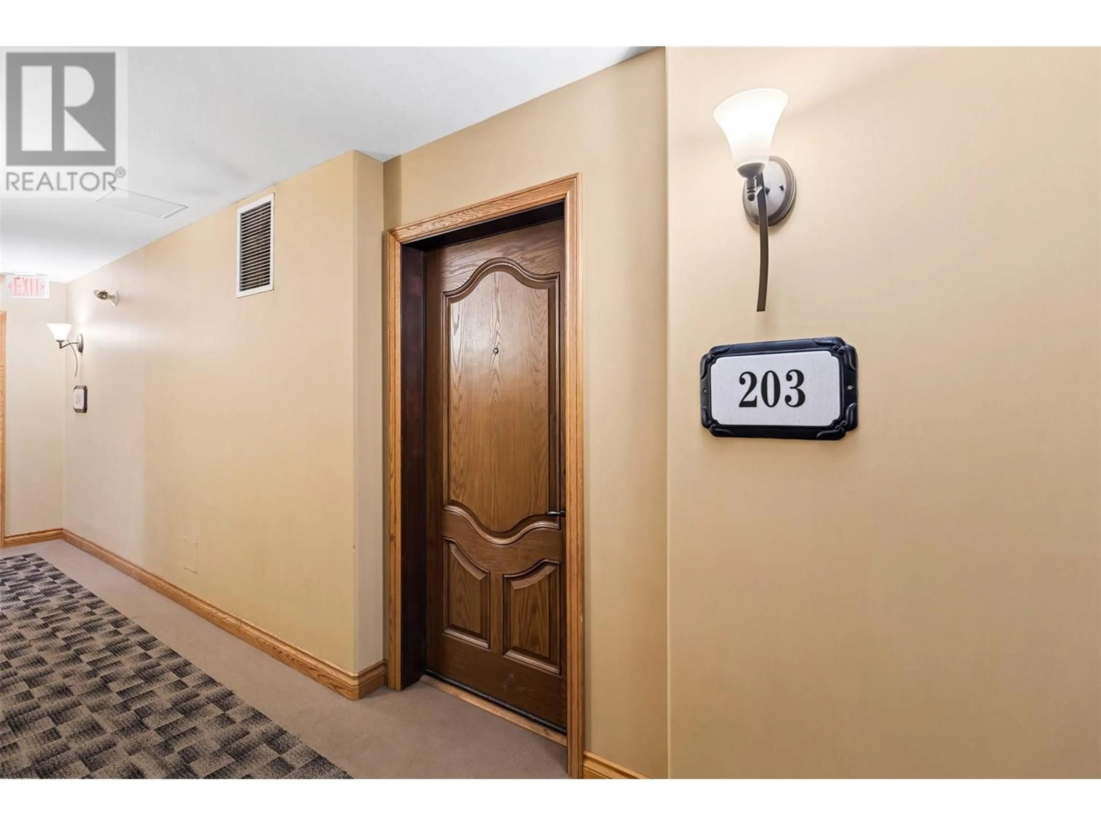 Indoor foyer for 203 - 775 MCGILL ROAD, Kamloops British Columbia V2C0B8