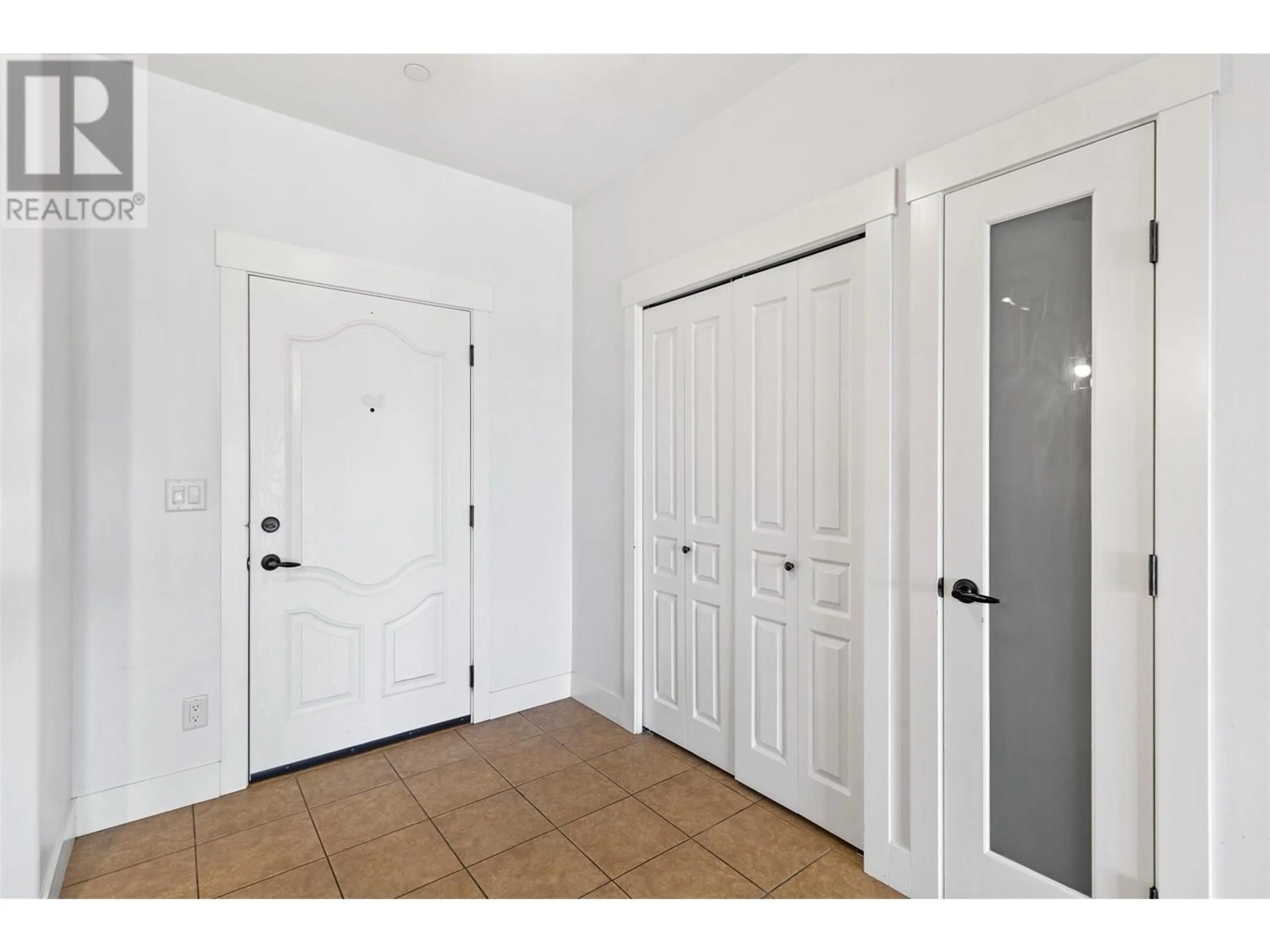 Indoor entryway for 203 - 775 MCGILL ROAD, Kamloops British Columbia V2C0B8