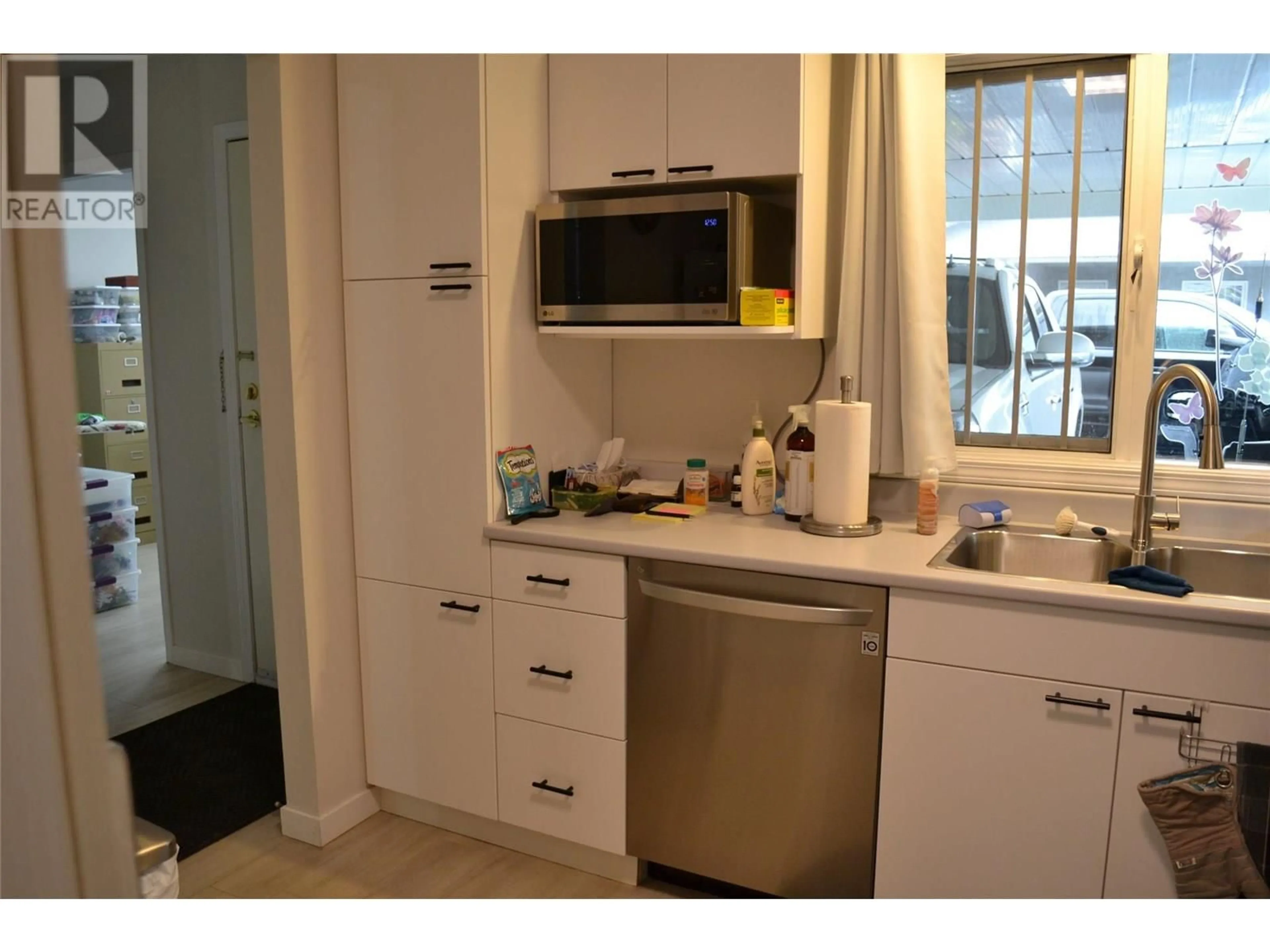 Standard kitchen, unknown for 15 - 3900 27 AVENUE, Vernon British Columbia V1T9E6