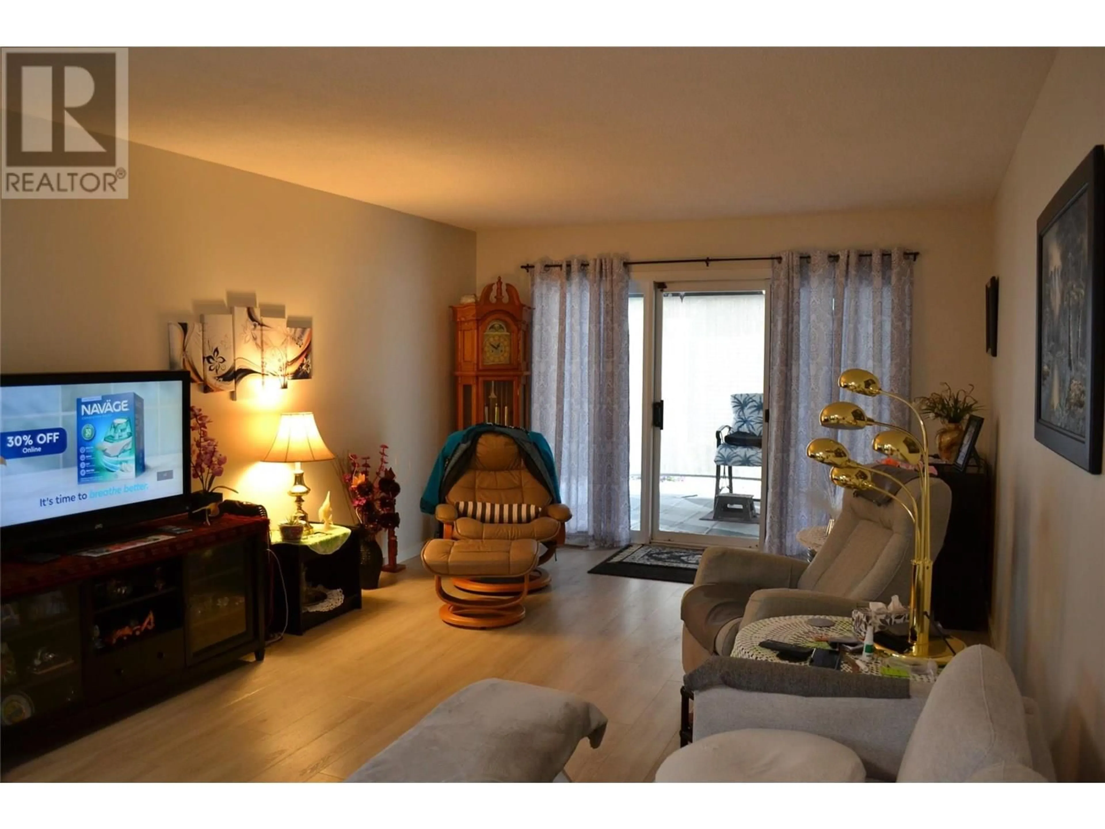 Living room with furniture, wood/laminate floor for 15 - 3900 27 AVENUE, Vernon British Columbia V1T9E6
