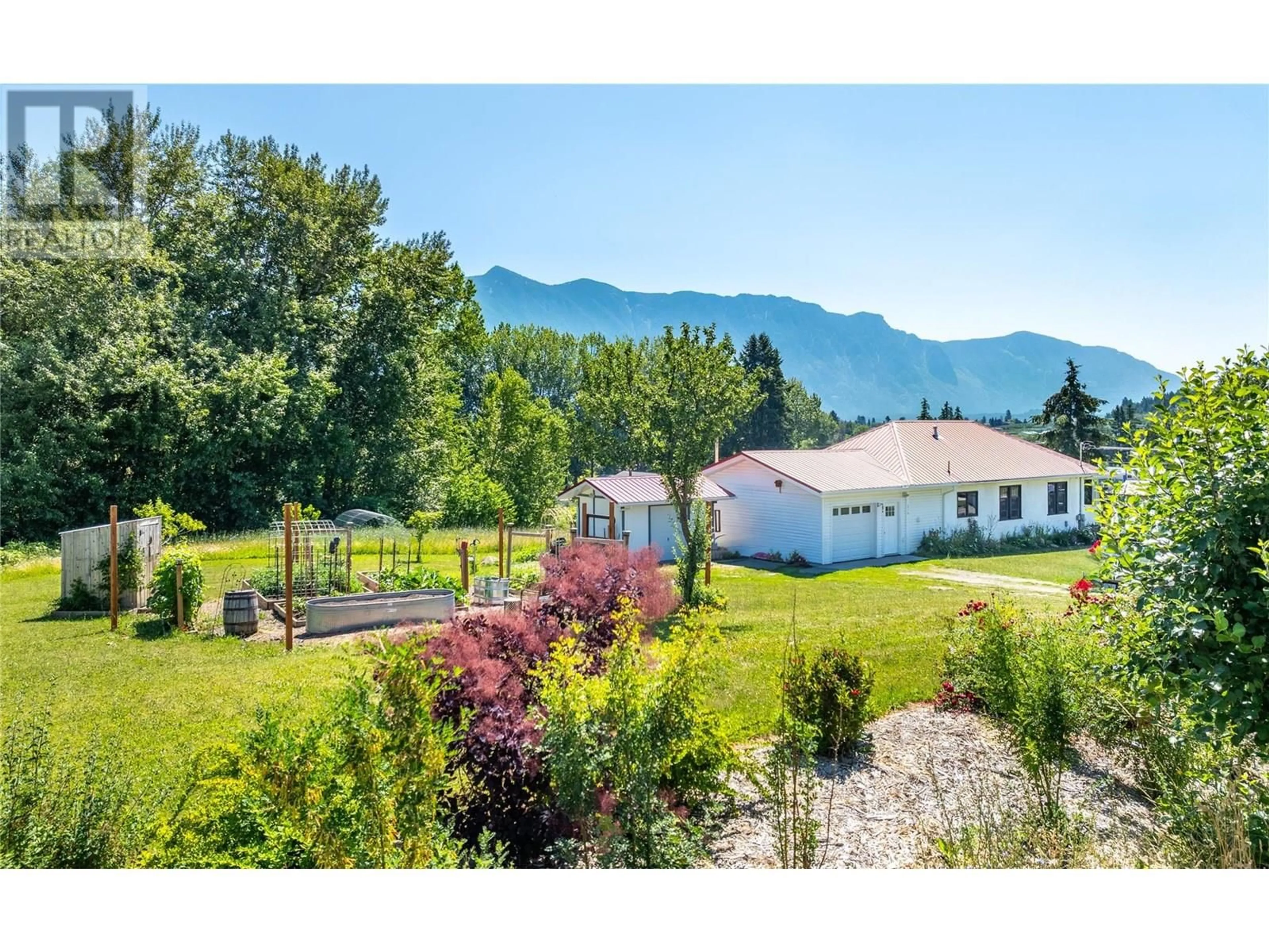 A pic from outside/outdoor area/front of a property/back of a property/a pic from drone, mountain view for 216 27TH AVENUE, Creston British Columbia V0B1G0