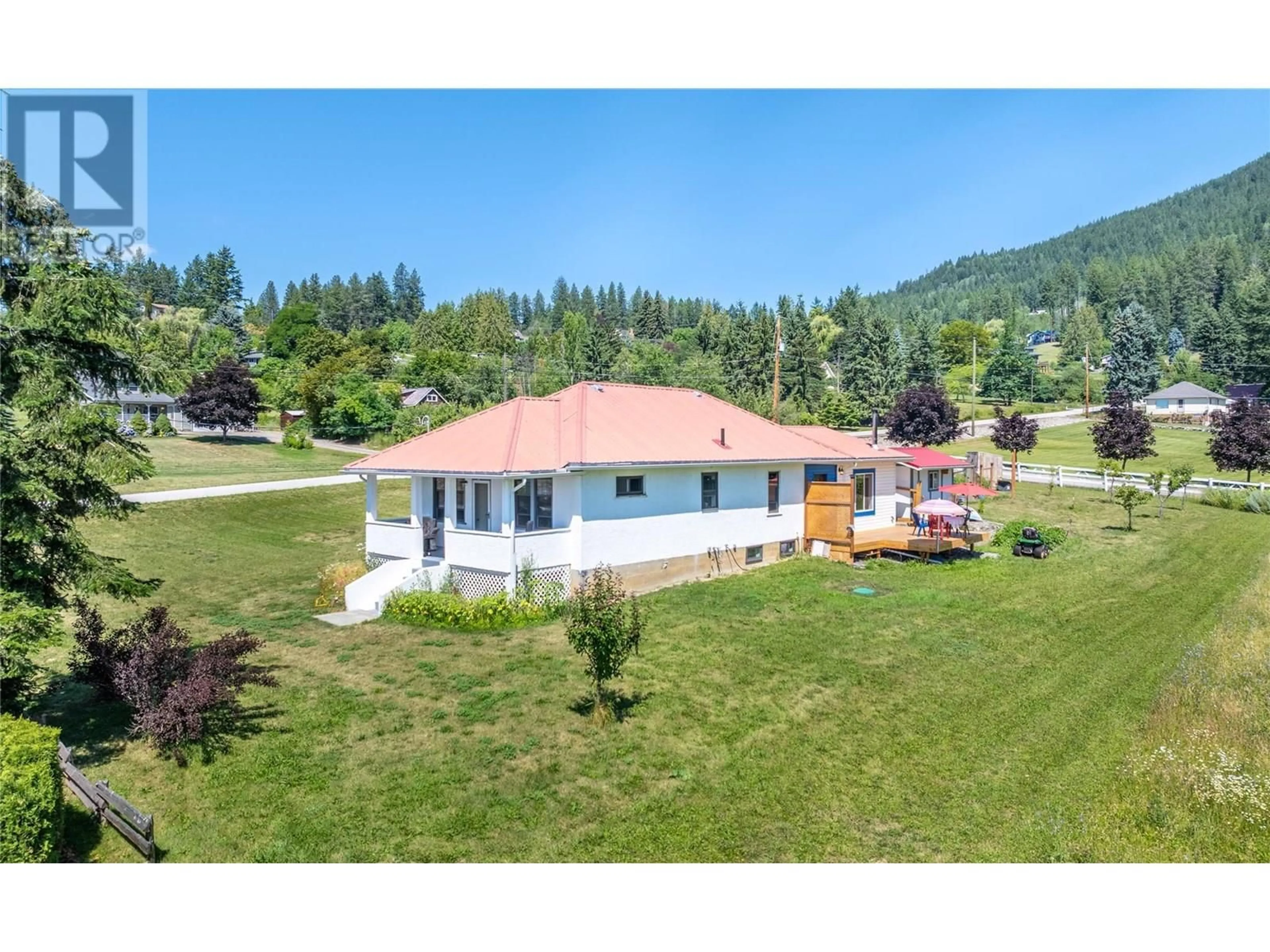 A pic from outside/outdoor area/front of a property/back of a property/a pic from drone, mountain view for 216 27TH AVENUE, Creston British Columbia V0B1G0