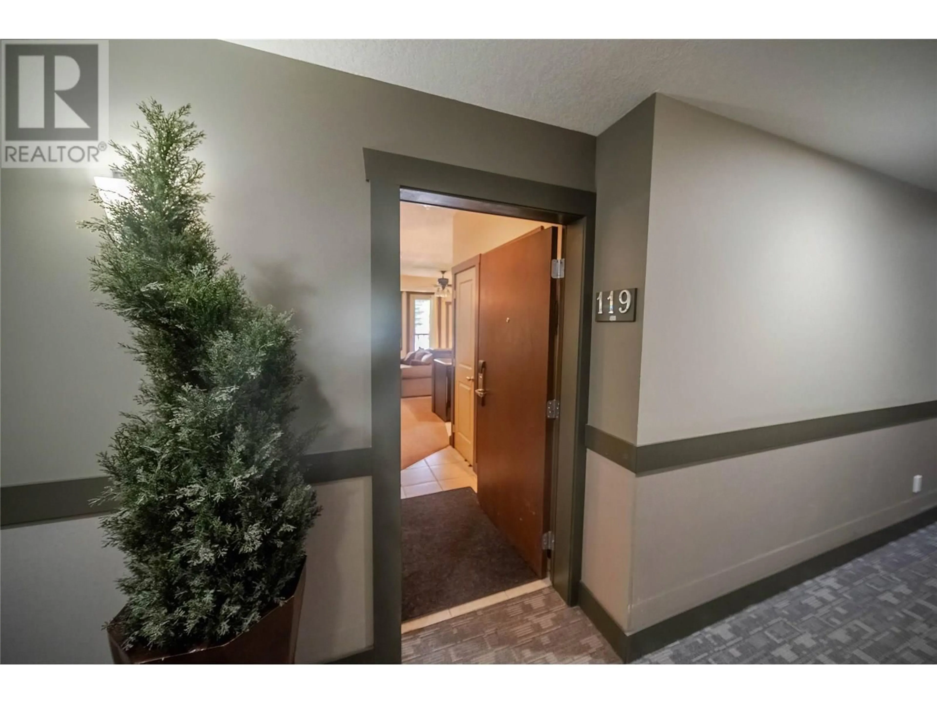 Indoor entryway for 119 - 1500 MCDONALD AVENUE, Fernie British Columbia V0B1M0