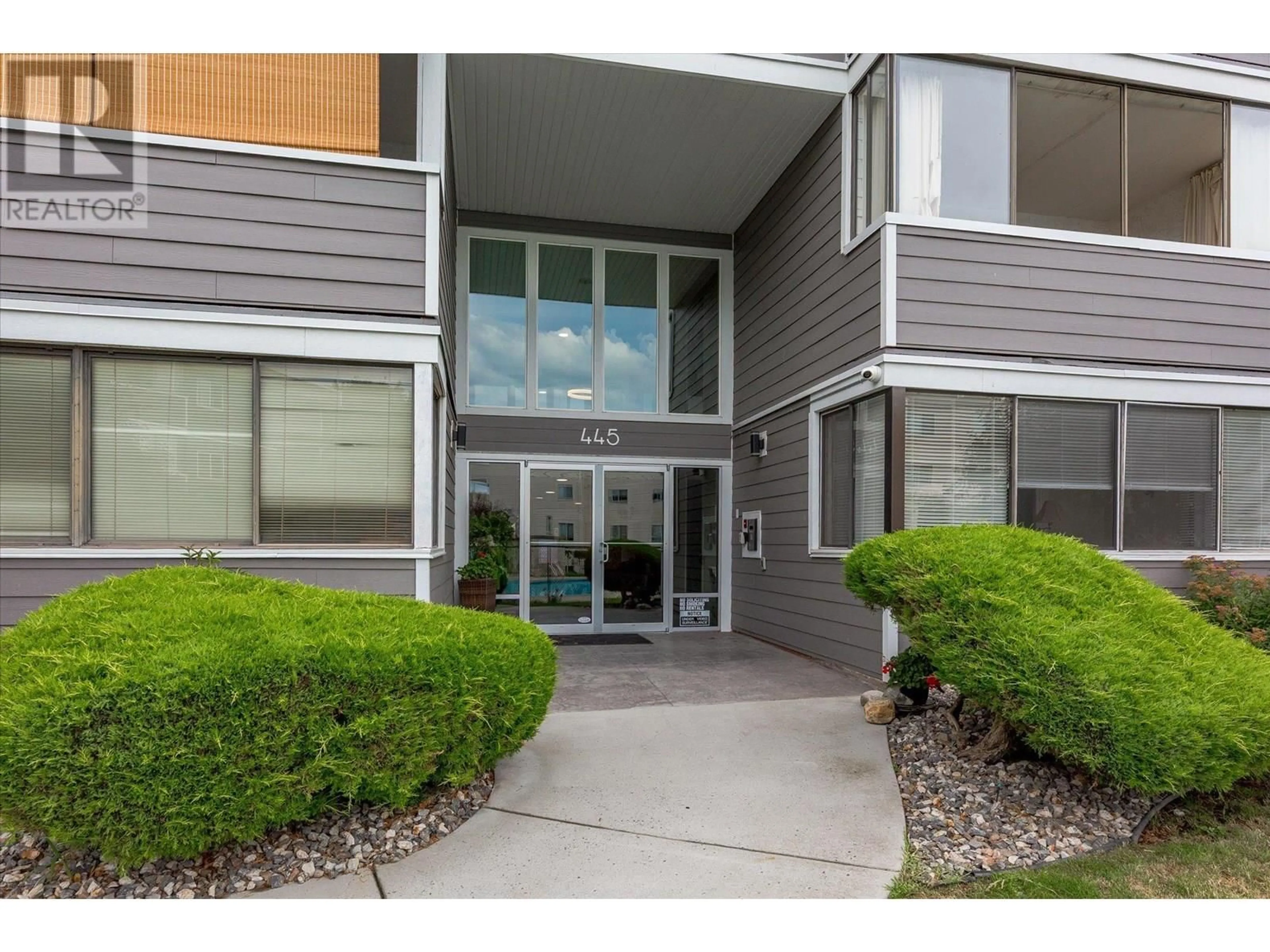 Indoor foyer for 308 - 445 ALL STAR COURT, Kelowna British Columbia V1X5N7