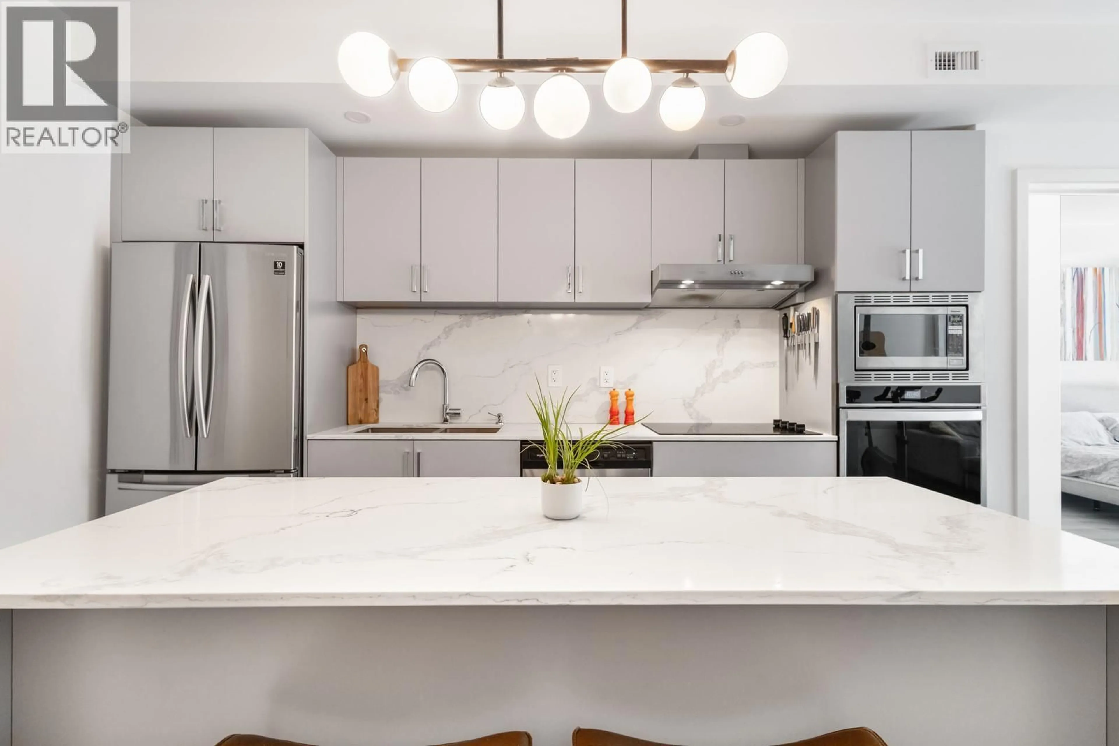 Contemporary kitchen, unknown for 108 - 880 SAUCIER AVENUE, Kelowna British Columbia V1Y2Y7