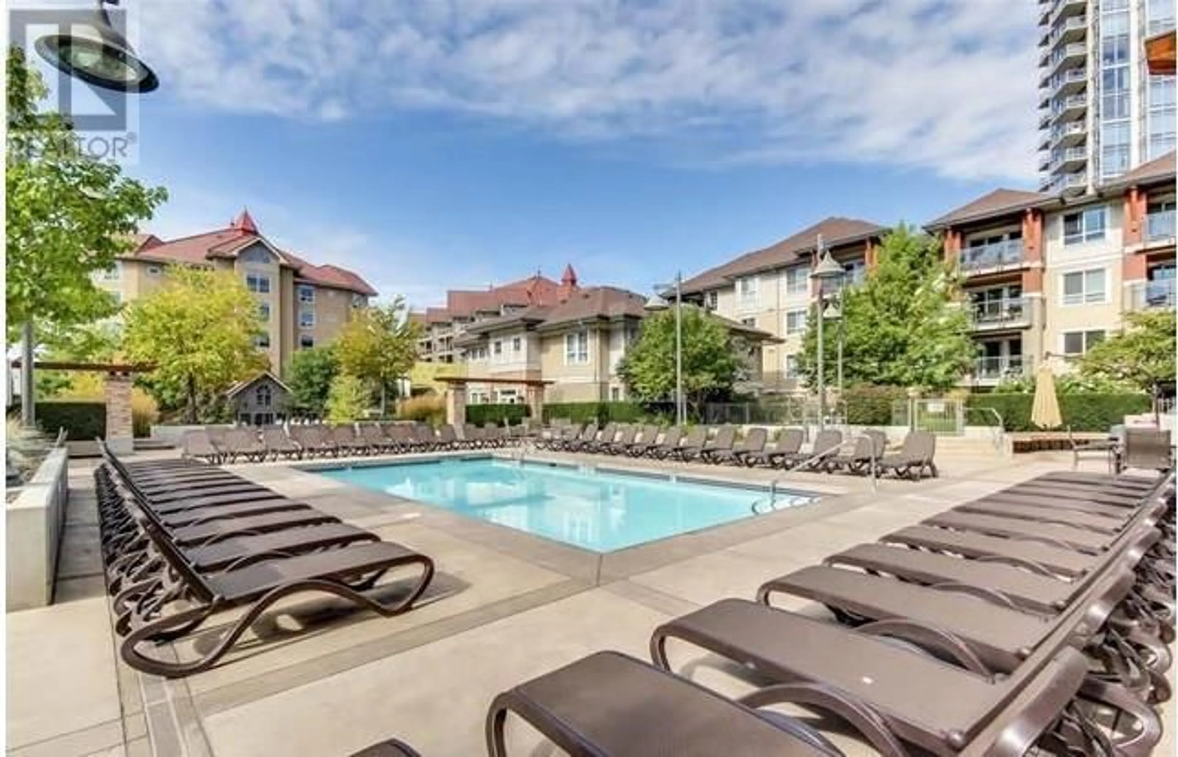 Pool for 140 - 1099 SUNSET DRIVE, Kelowna British Columbia V1Y9Z2
