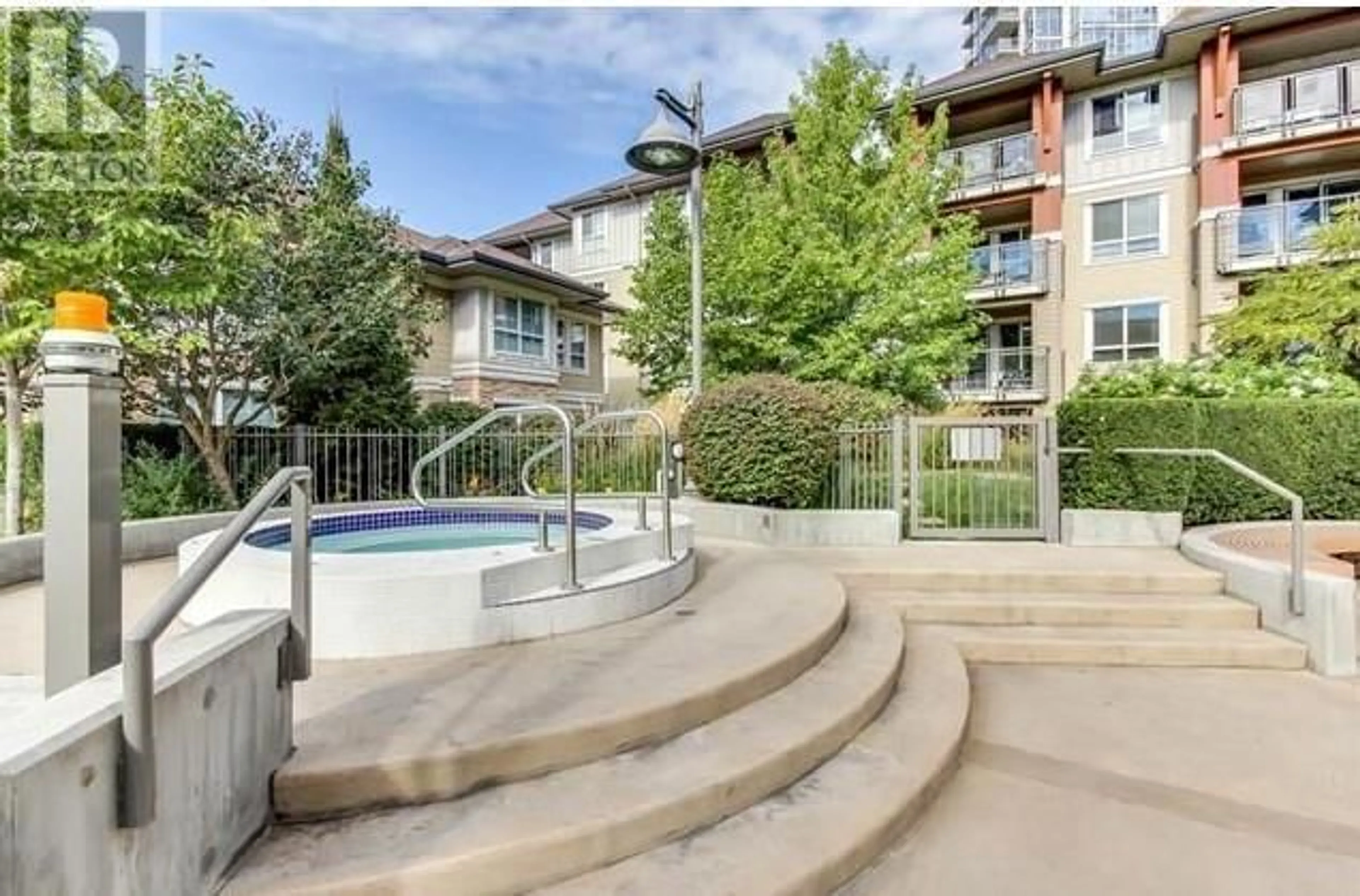 Pool for 140 - 1099 SUNSET DRIVE, Kelowna British Columbia V1Y9Z2