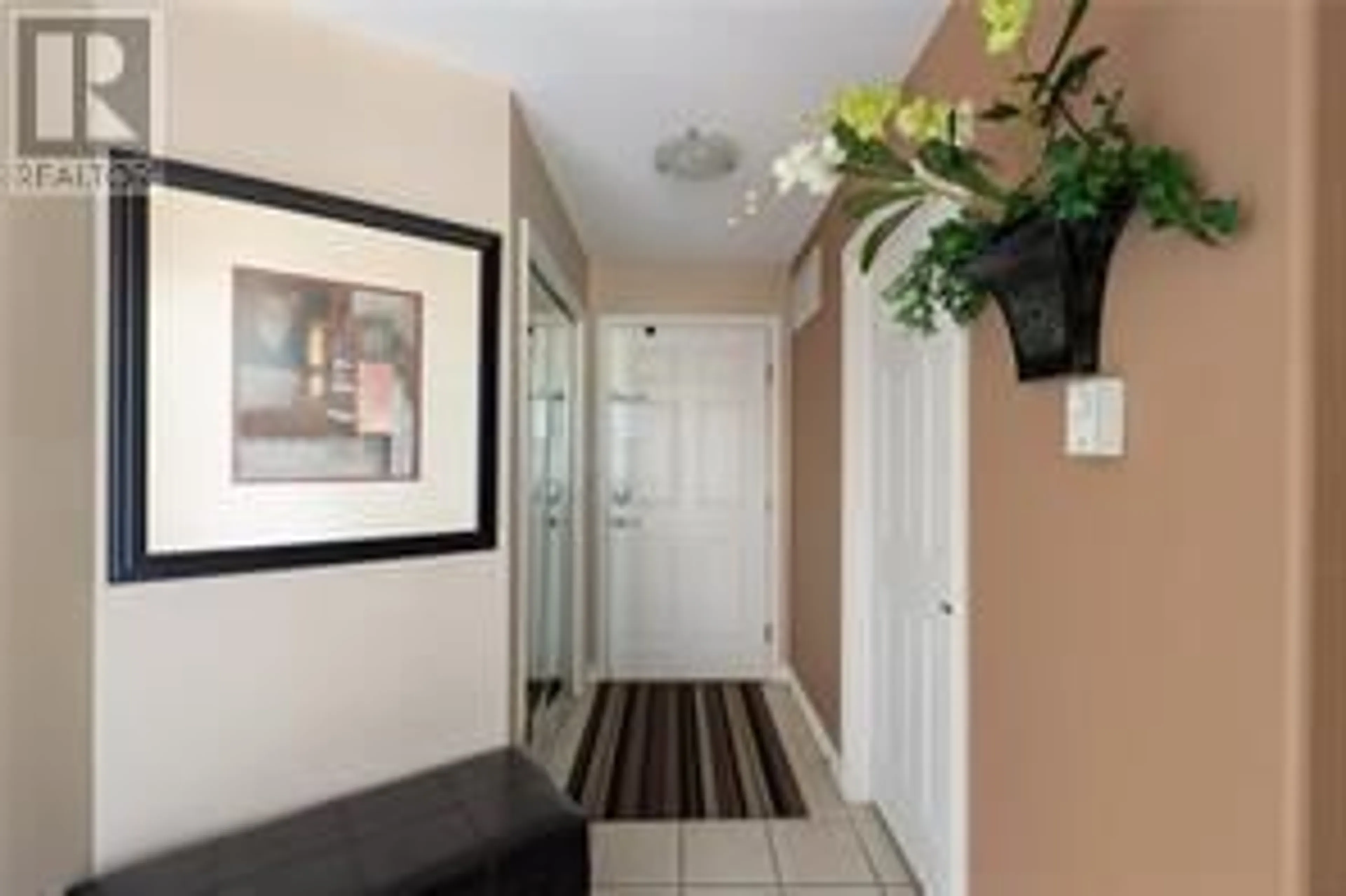 Indoor entryway for 1104 - 1128 SUNSET DRIVE, Kelowna British Columbia V1Y9W7