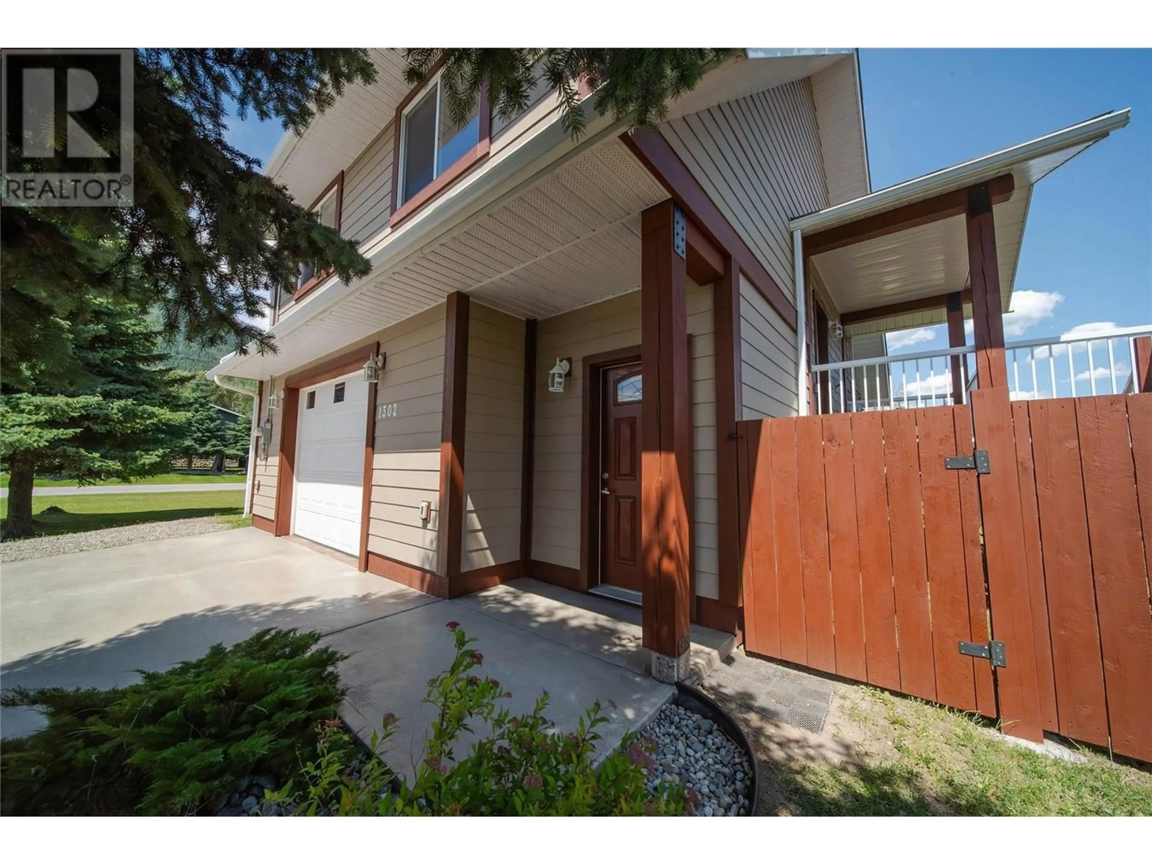 Indoor foyer for 1302 11TH AVENUE, Fernie British Columbia V0B1M0