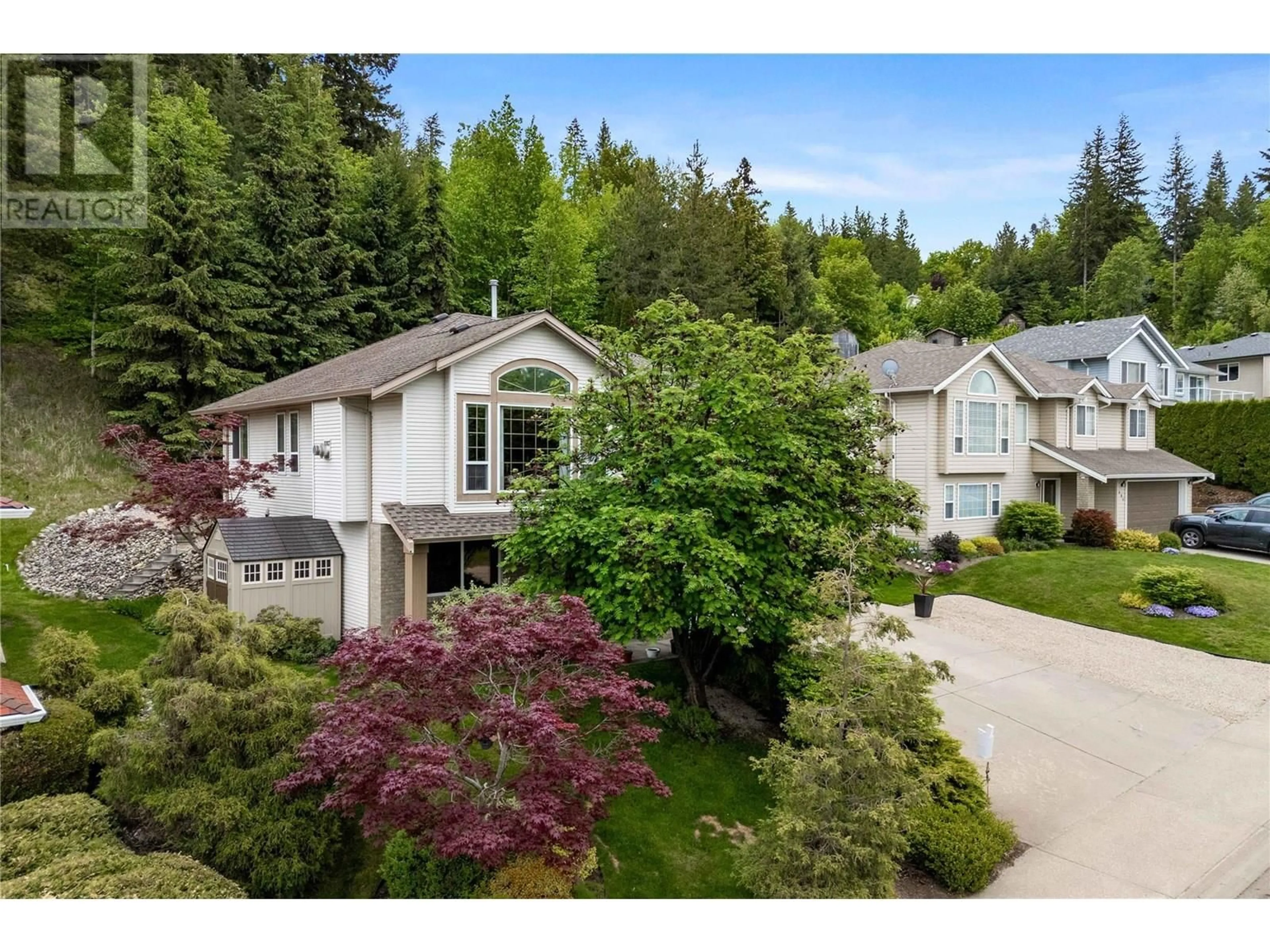 A pic from outside/outdoor area/front of a property/back of a property/a pic from drone, unknown for 450 17 STREET SOUTHEAST, Salmon Arm British Columbia V1E1R7