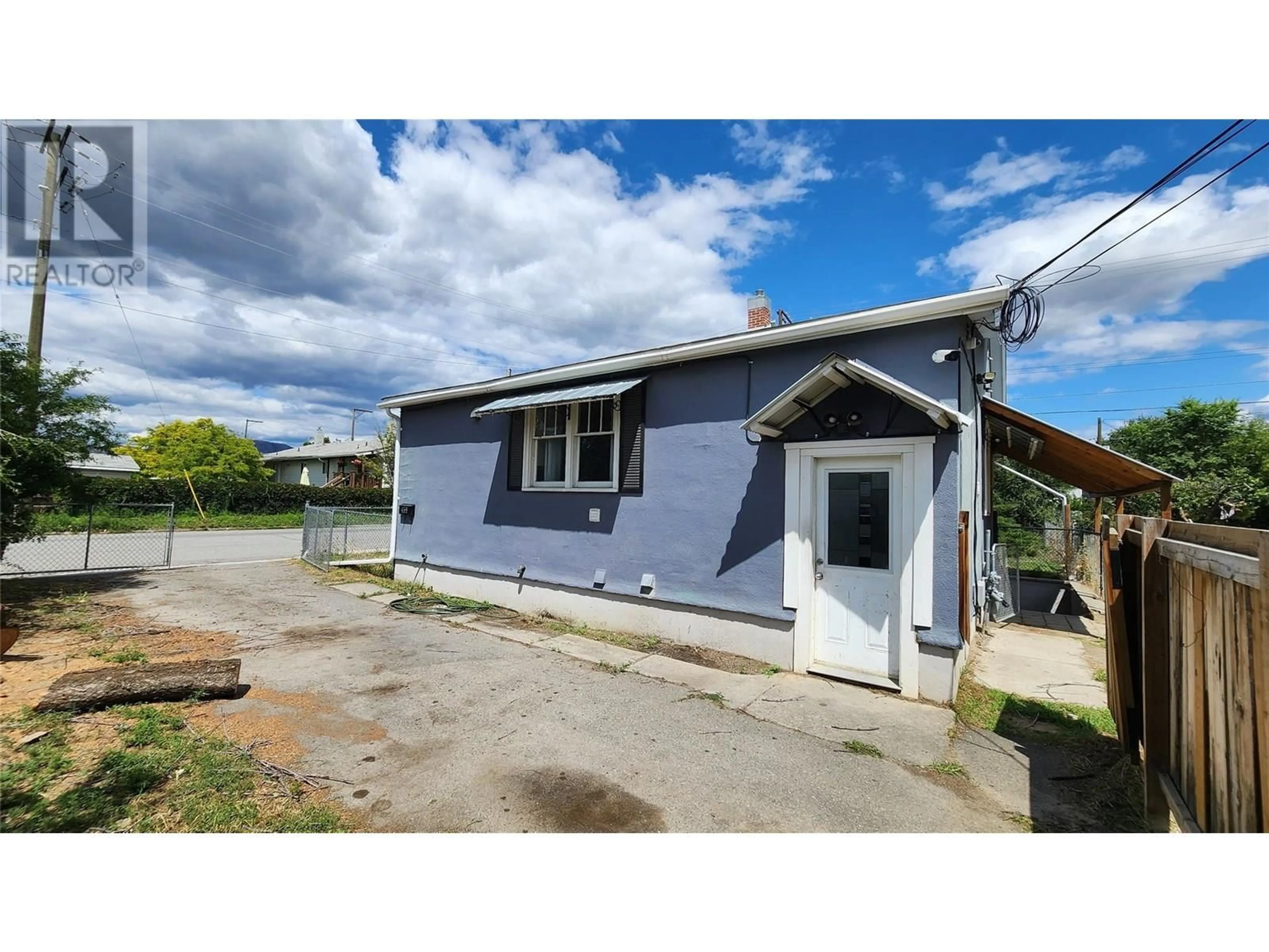 A pic from outside/outdoor area/front of a property/back of a property/a pic from drone, street for 455 FORTUNE DRIVE, Kamloops British Columbia V2B2H9