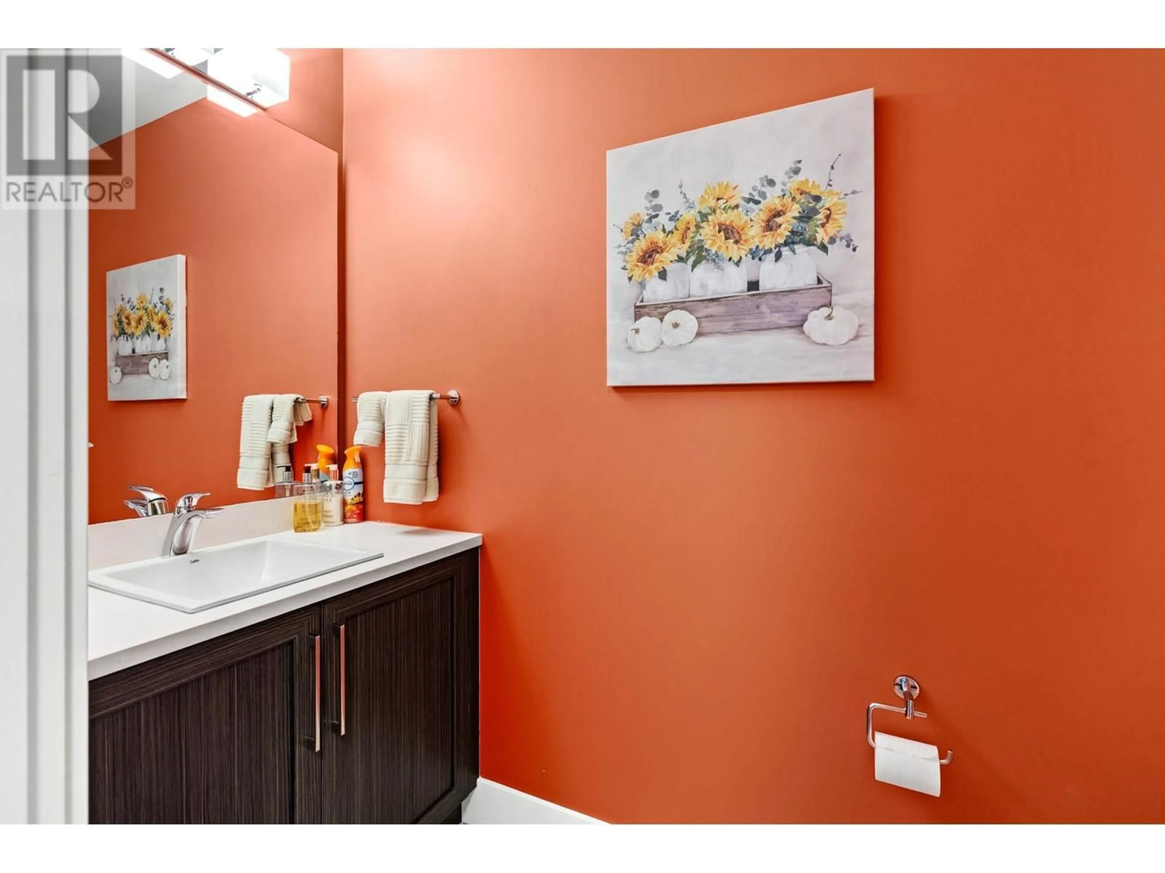 Contemporary bathroom, ceramic/tile floor for 107 - 580 SARSONS ROAD, Kelowna British Columbia V1W5H5