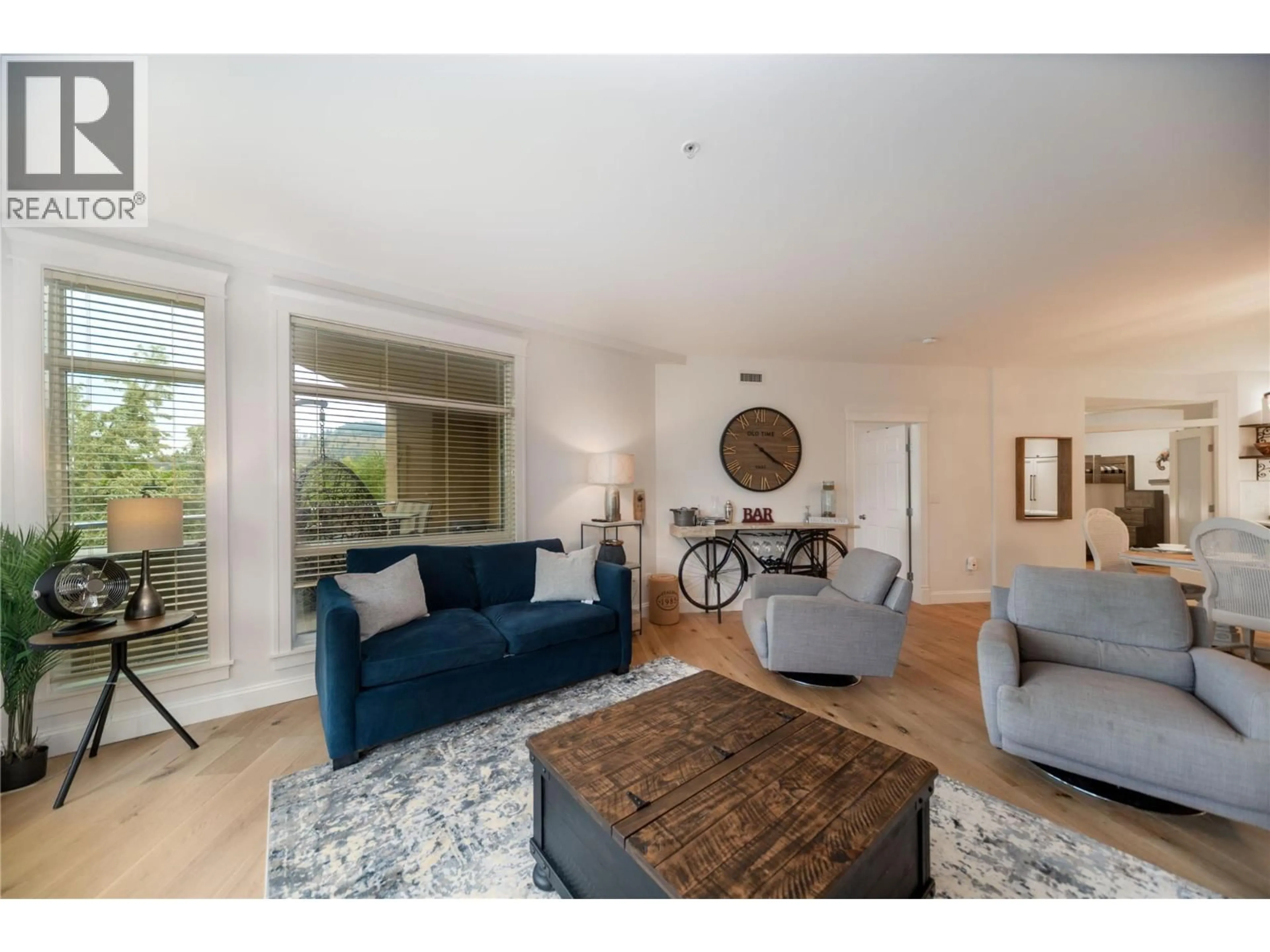 Living room with furniture, wood/laminate floor for 310 - 1088 SUNSET DRIVE, Kelowna British Columbia V1Y9W1