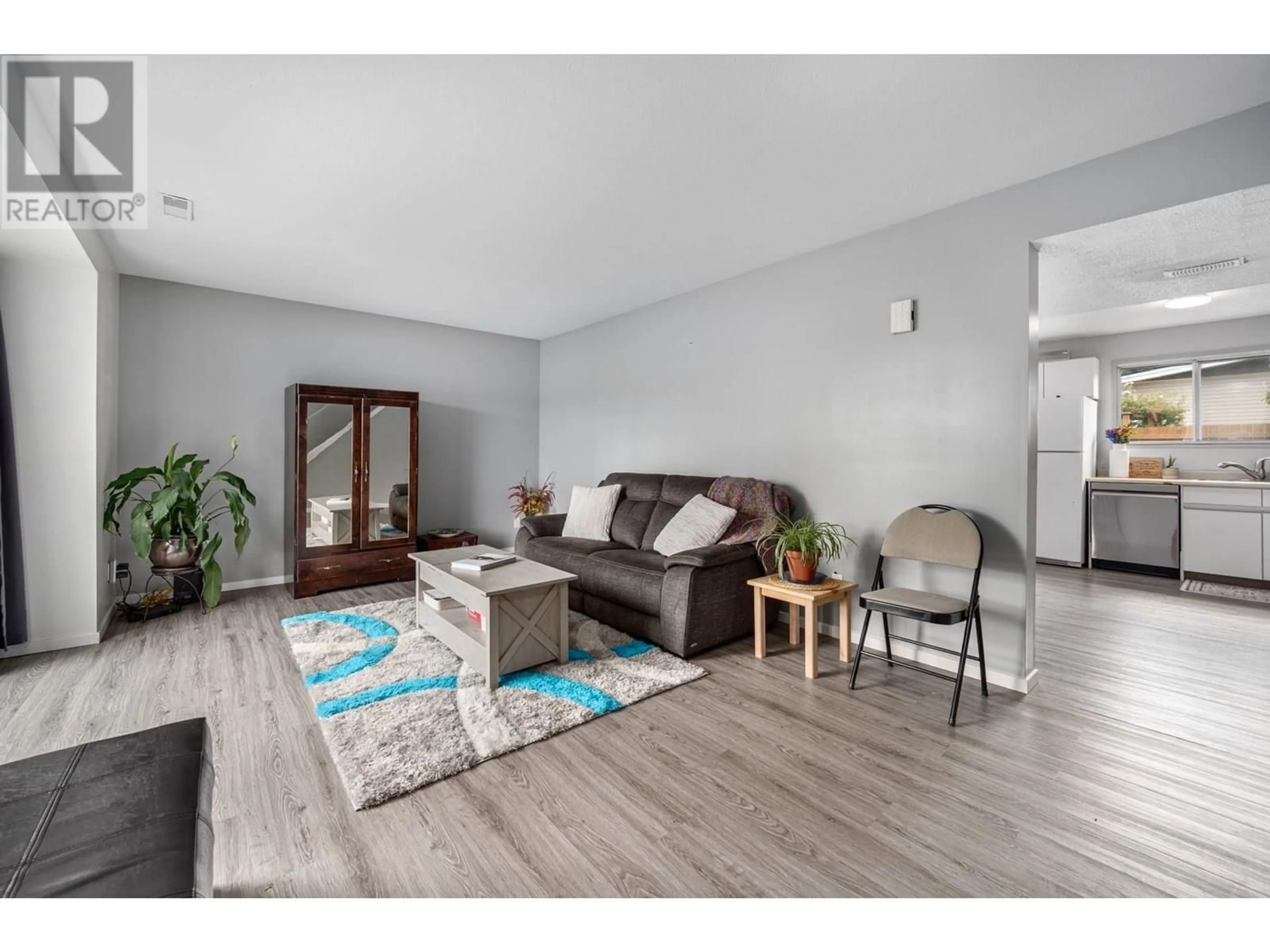 Living room with furniture, wood/laminate floor for 1009 SOUTHILL STREET, Kamloops British Columbia V2B5M4