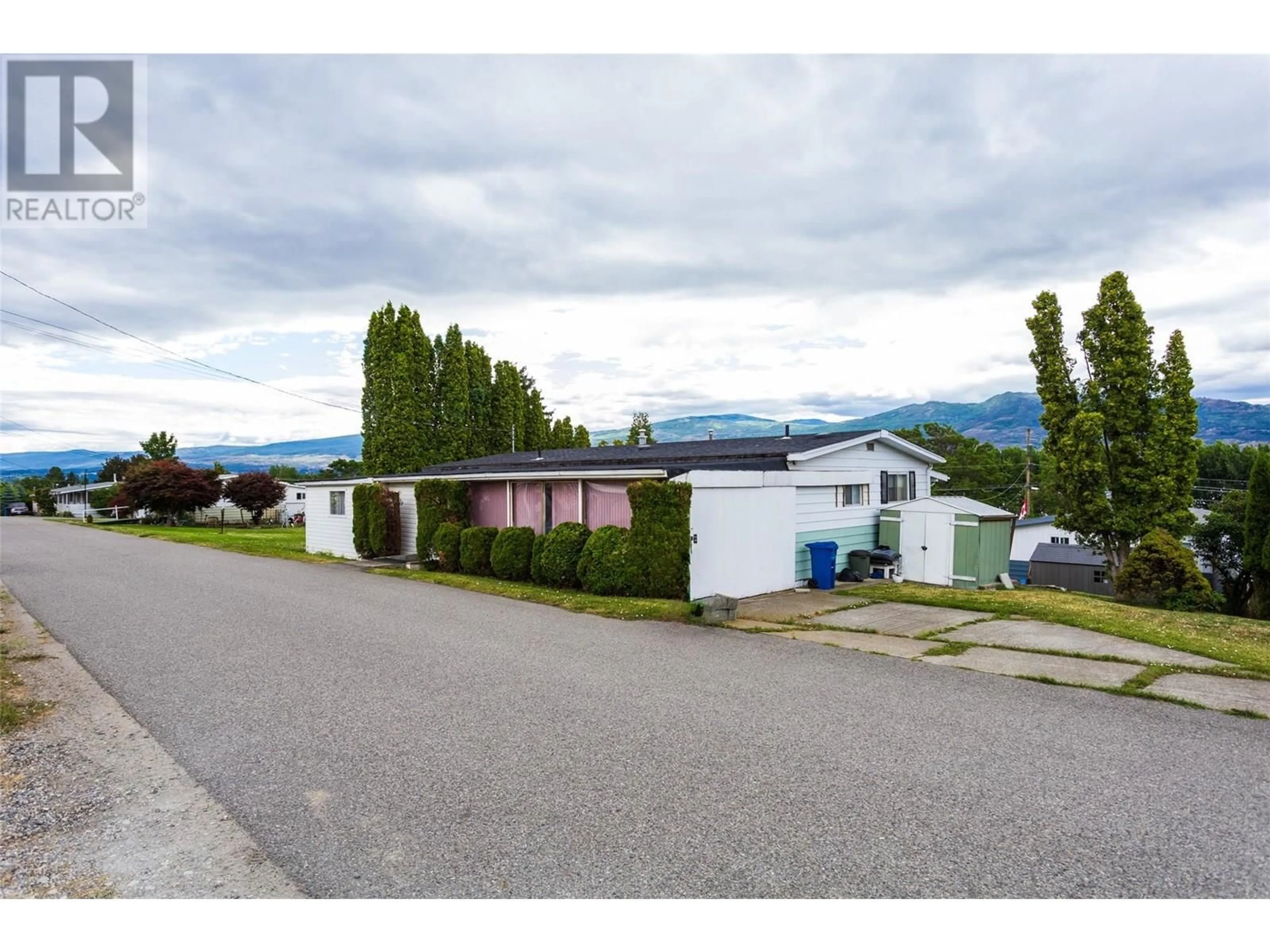 A pic from outside/outdoor area/front of a property/back of a property/a pic from drone, mountain view for 25 - 2098 BOUCHERIE ROAD, Westbank British Columbia V4T2A4