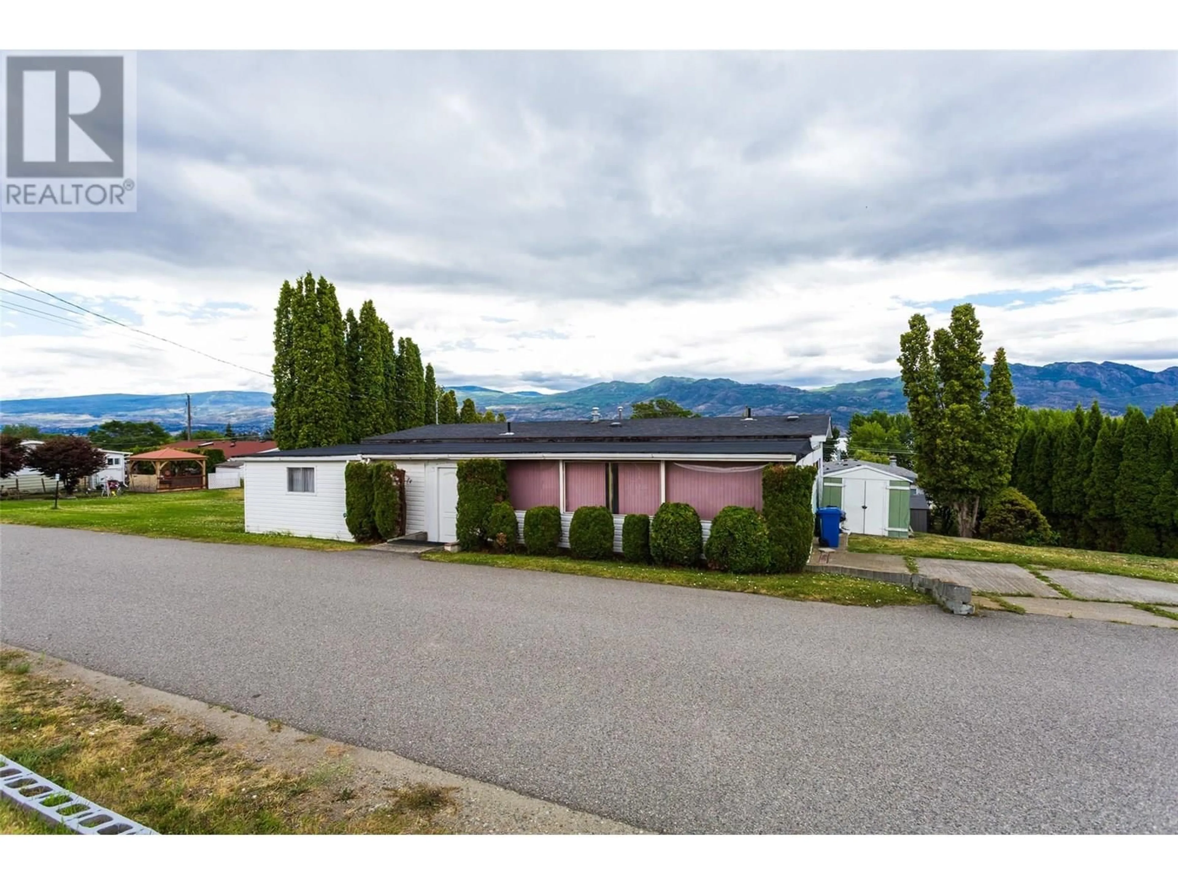 A pic from outside/outdoor area/front of a property/back of a property/a pic from drone, mountain view for 25 - 2098 BOUCHERIE ROAD, Westbank British Columbia V4T2A4