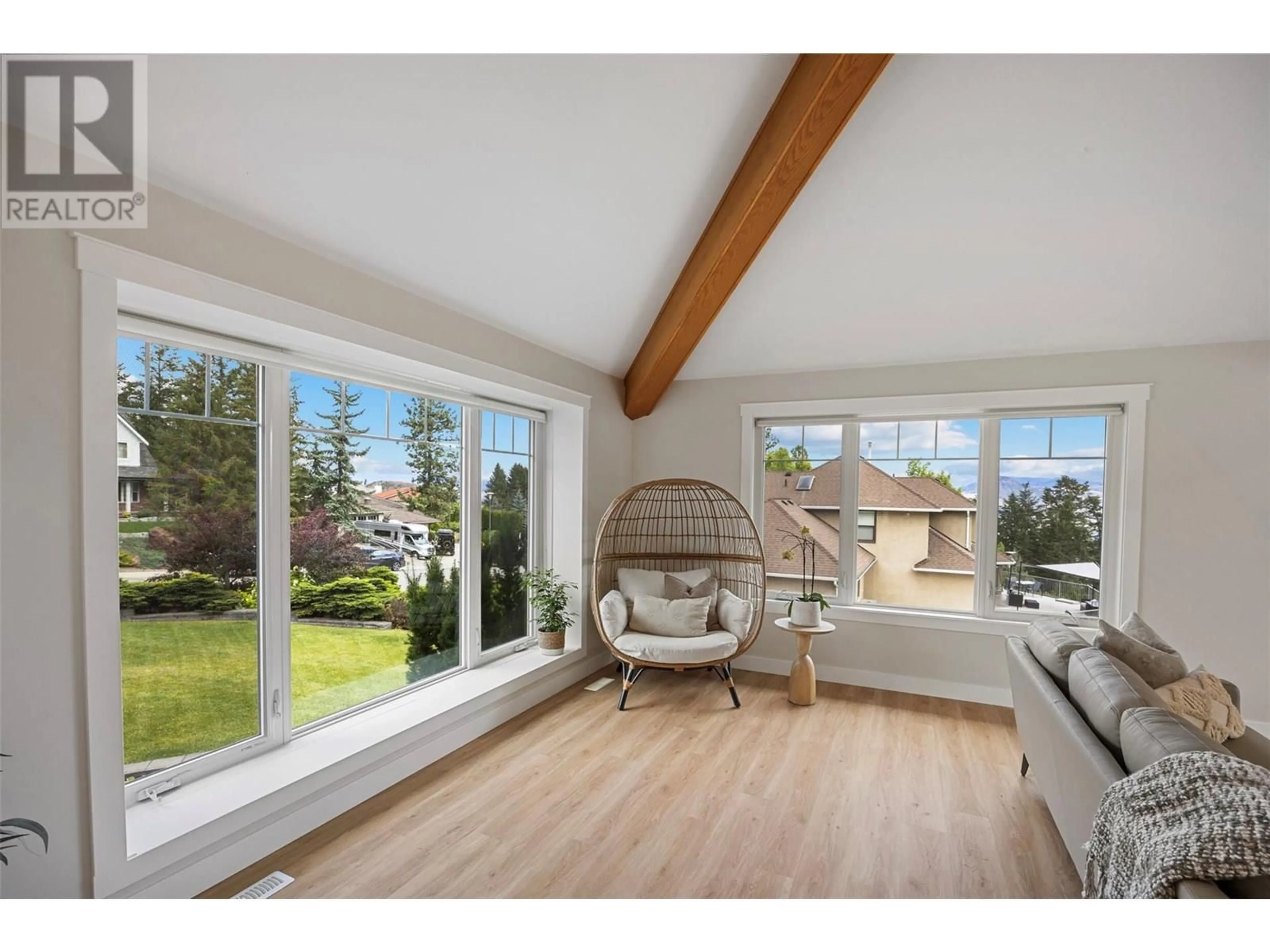 Living room with furniture, unknown for 2081 GLENMOHR DRIVE, Kamloops British Columbia V1S1N4