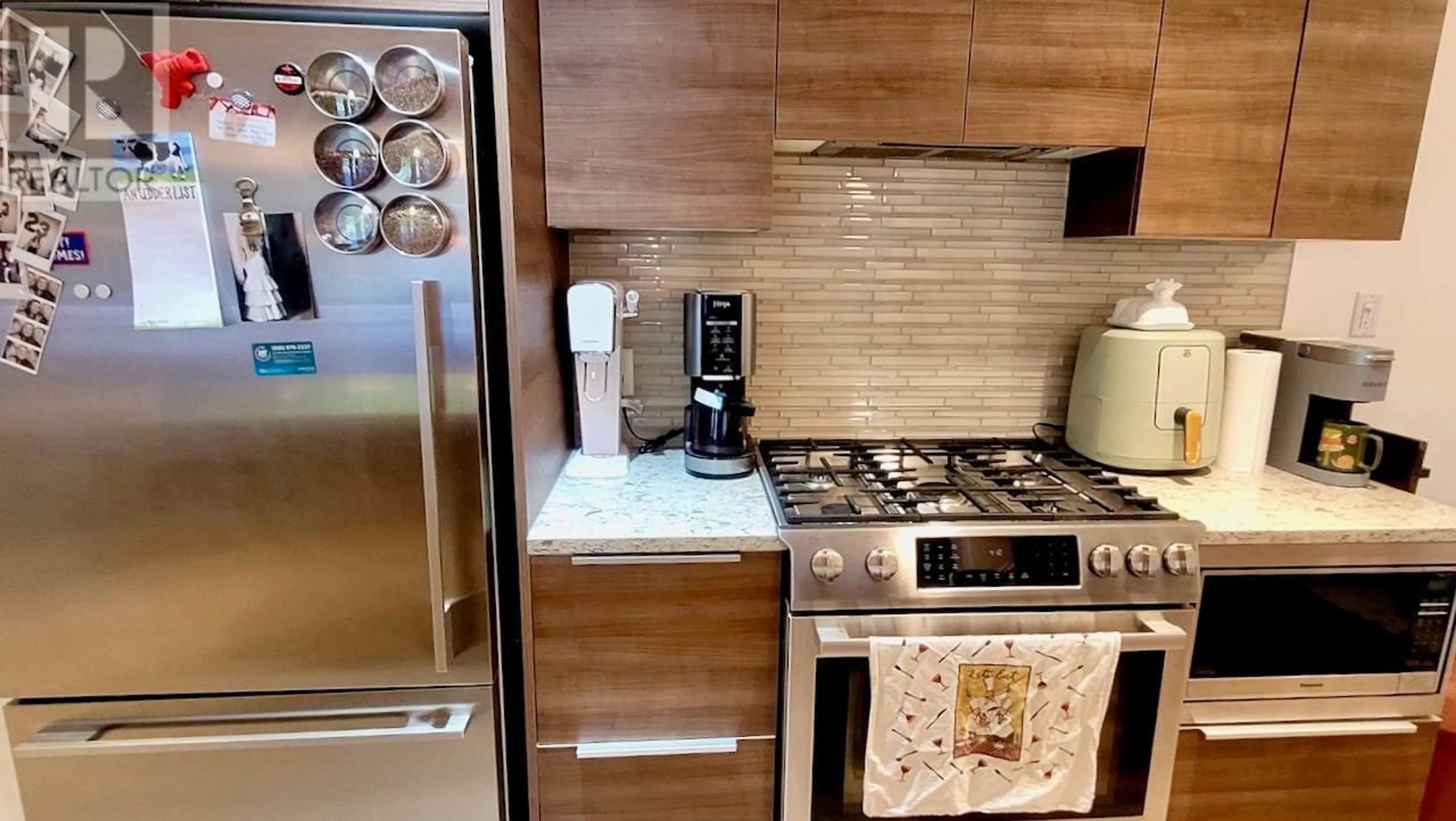 Standard kitchen, ceramic/tile floor for 201 - 710 VERNON STREET, Nelson British Columbia V1L4G2