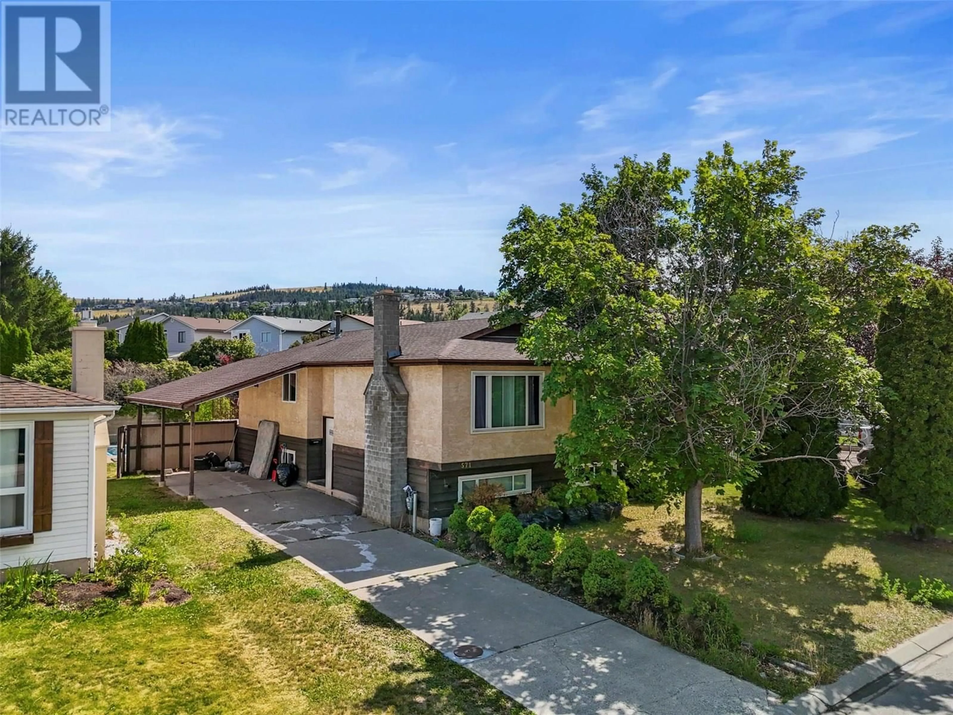 A pic from outside/outdoor area/front of a property/back of a property/a pic from drone, unknown for 571 GARIBALDI DRIVE, Kamloops British Columbia V2E2A9