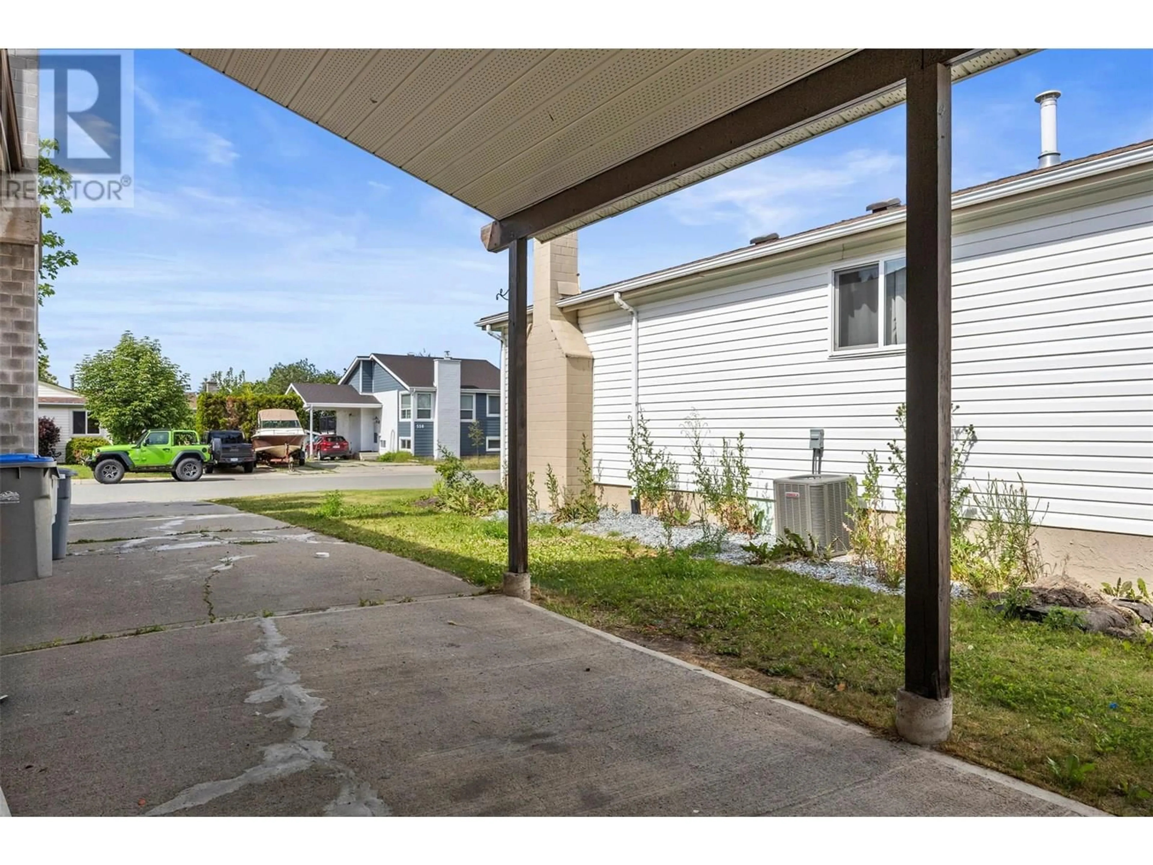 Patio, street for 571 GARIBALDI DRIVE, Kamloops British Columbia V2E2A9