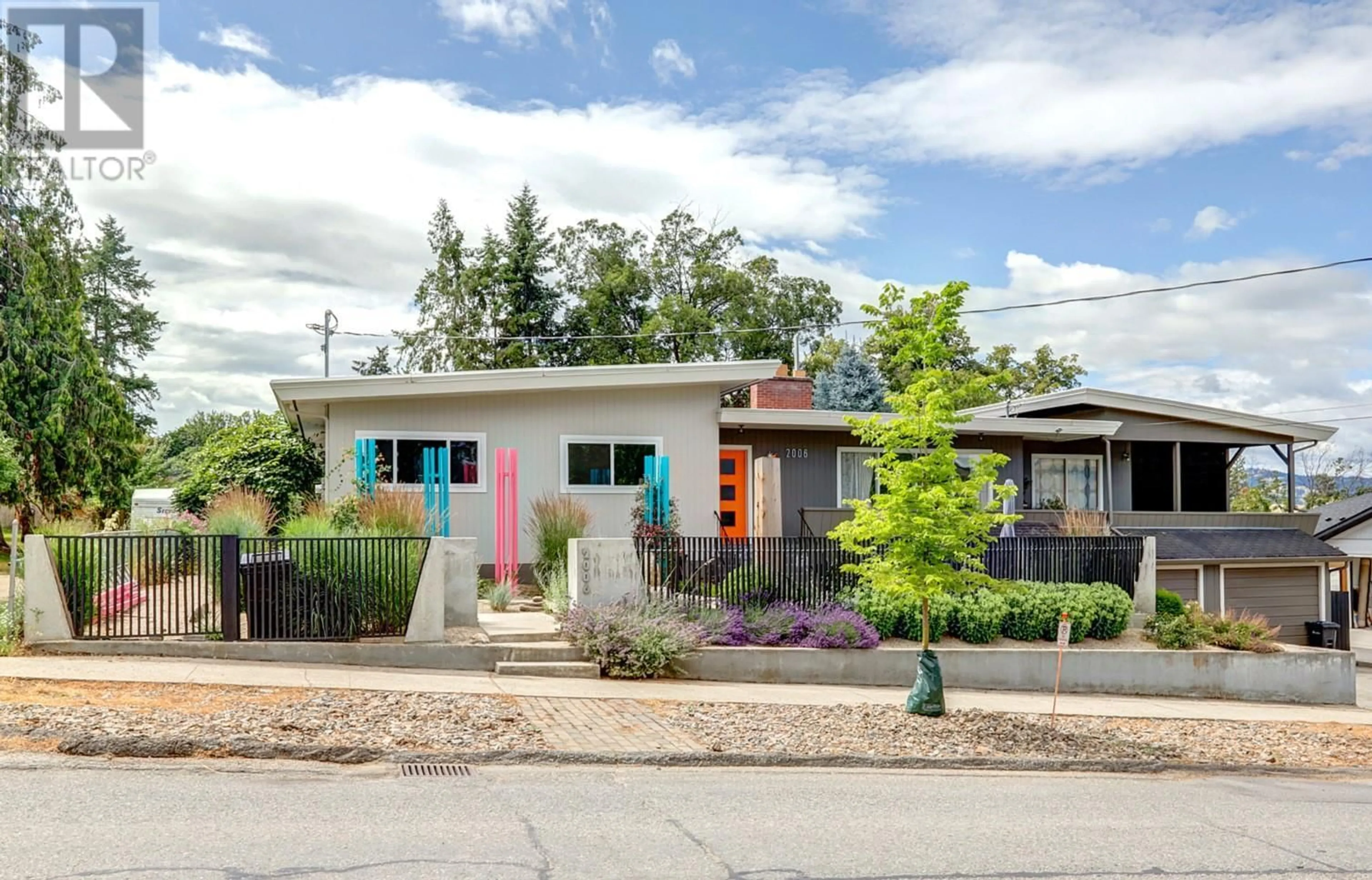 Home with vinyl exterior material, street for 2006 37 AVENUE, Vernon British Columbia V1T2X1