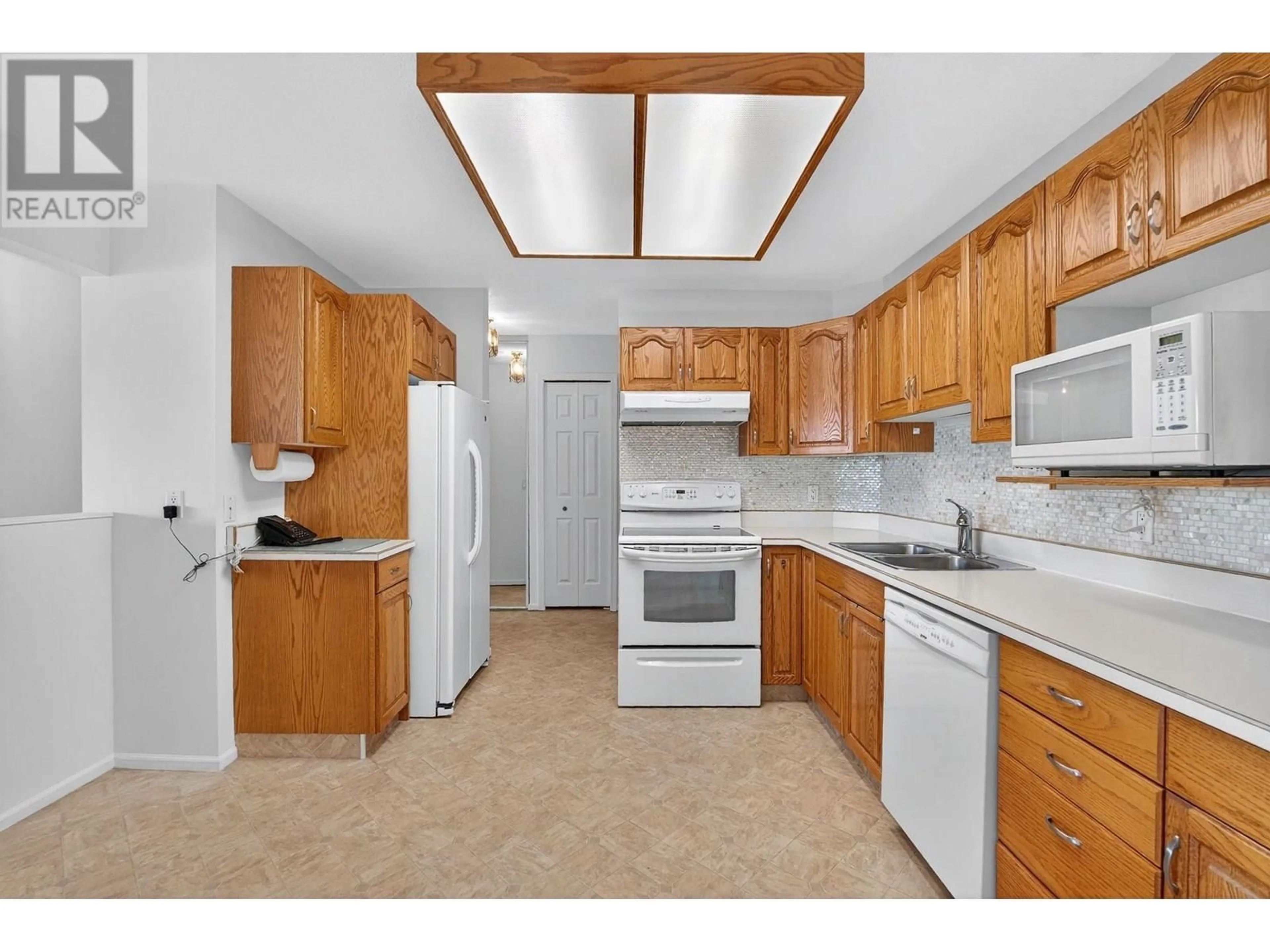 Standard kitchen, unknown for 302 - 1249 PACIFIC AVENUE, Kelowna British Columbia V1Y5T9