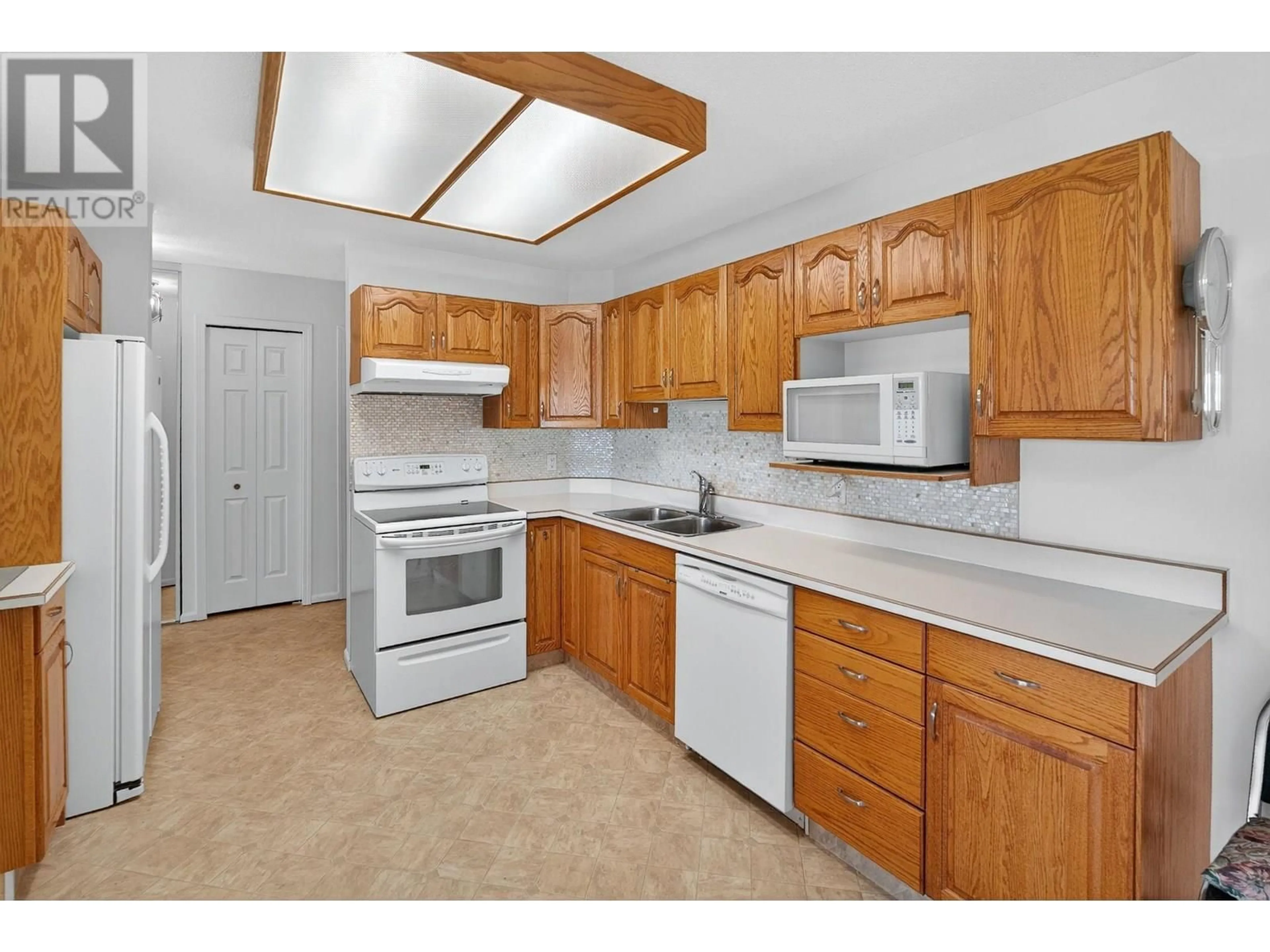 Standard kitchen, unknown for 302 - 1249 PACIFIC AVENUE, Kelowna British Columbia V1Y5T9