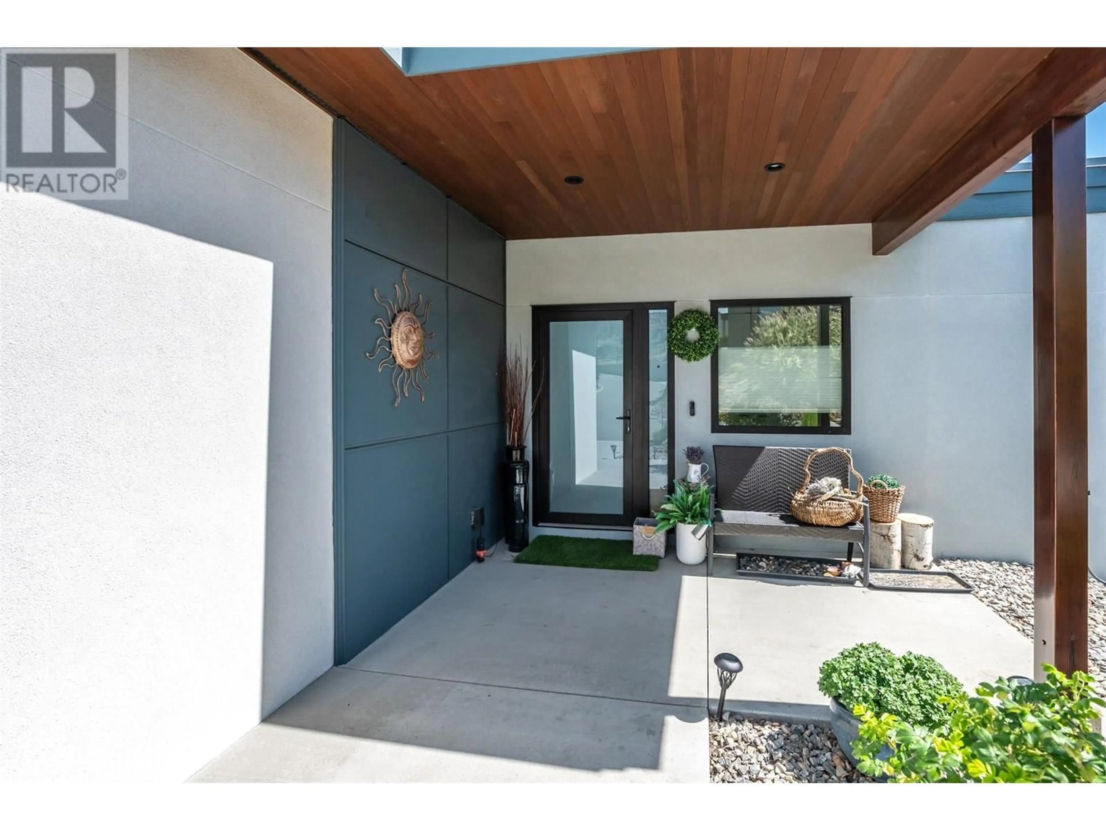 Indoor entryway for 123 VIEW ROAD, Penticton British Columbia V2A0A6