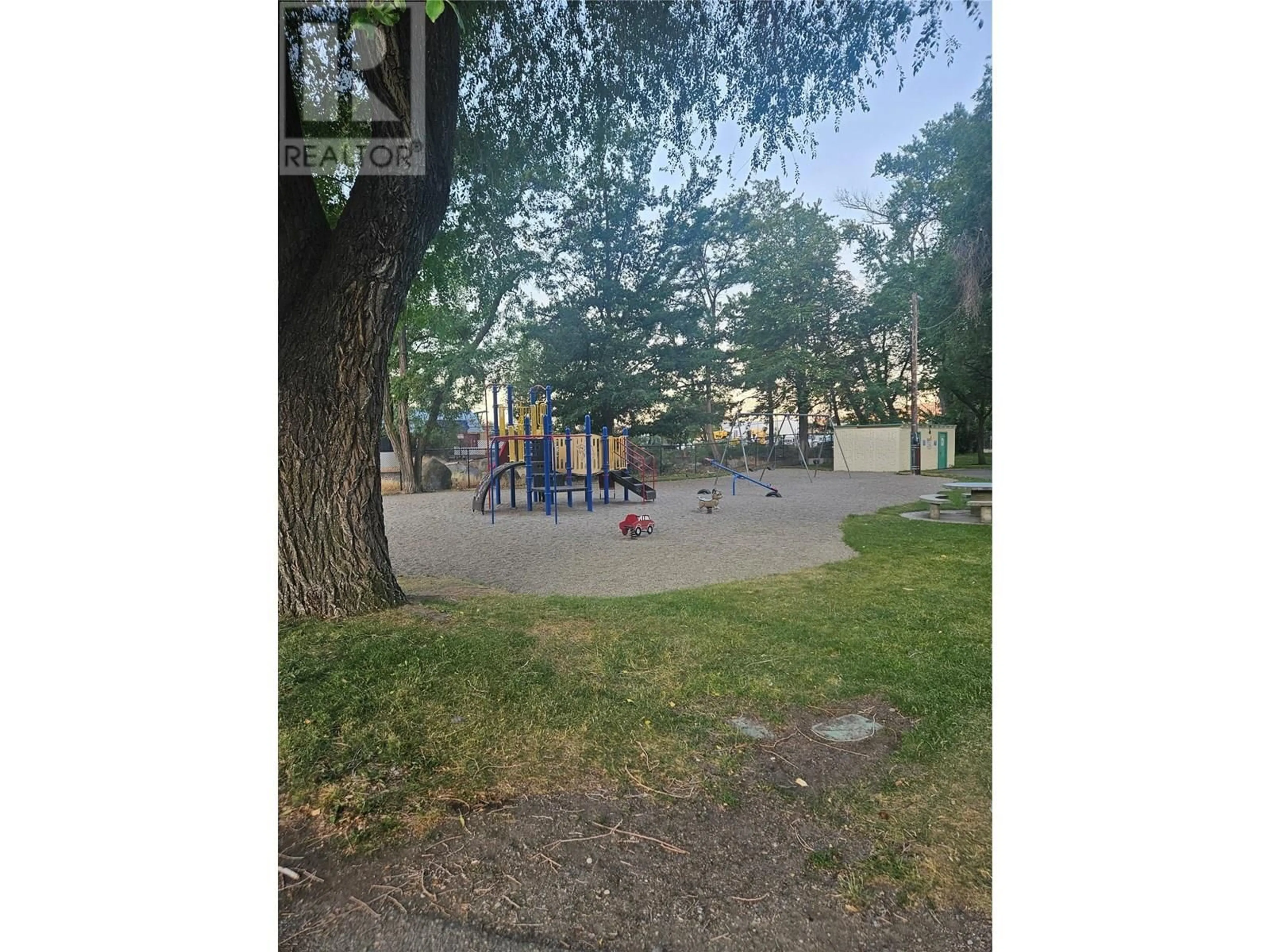 Blurry image for 512 CAMBRIDGE AVENUE, Kelowna British Columbia V1Y7M3