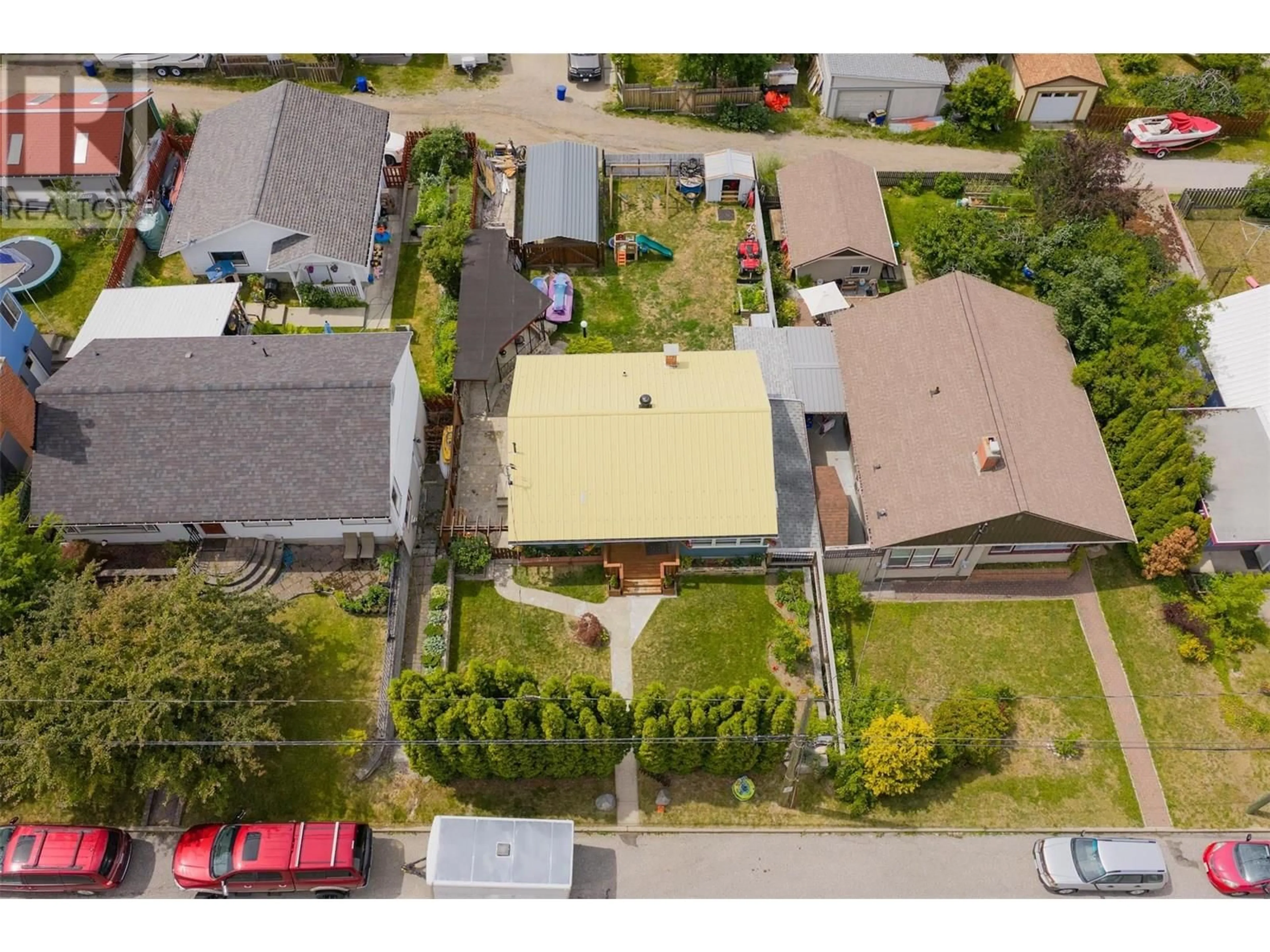 A pic from outside/outdoor area/front of a property/back of a property/a pic from drone, street for 819 TENTH STREET, Nelson British Columbia V1L3C6