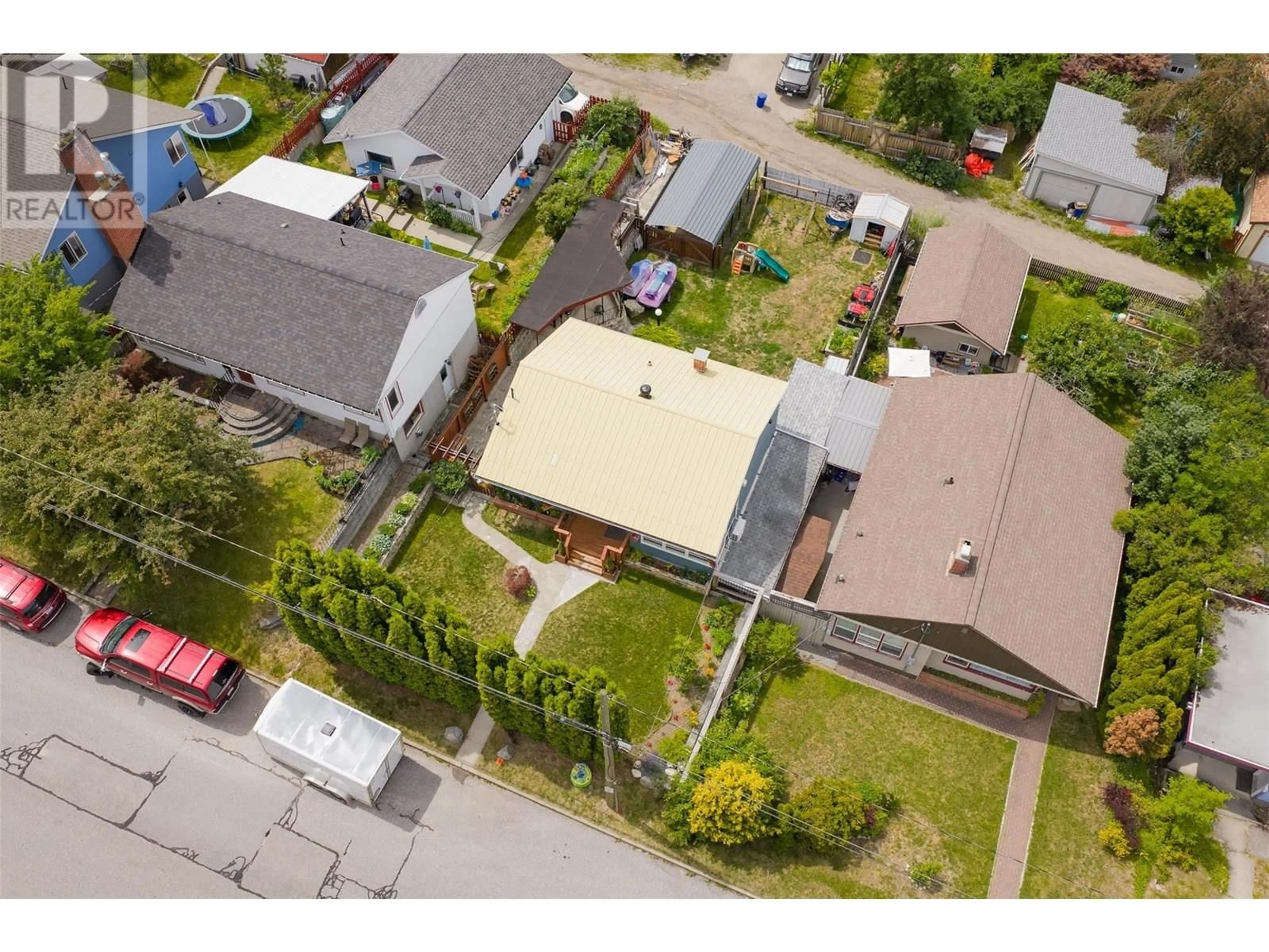 A pic from outside/outdoor area/front of a property/back of a property/a pic from drone, street for 819 TENTH STREET, Nelson British Columbia V1L3C6