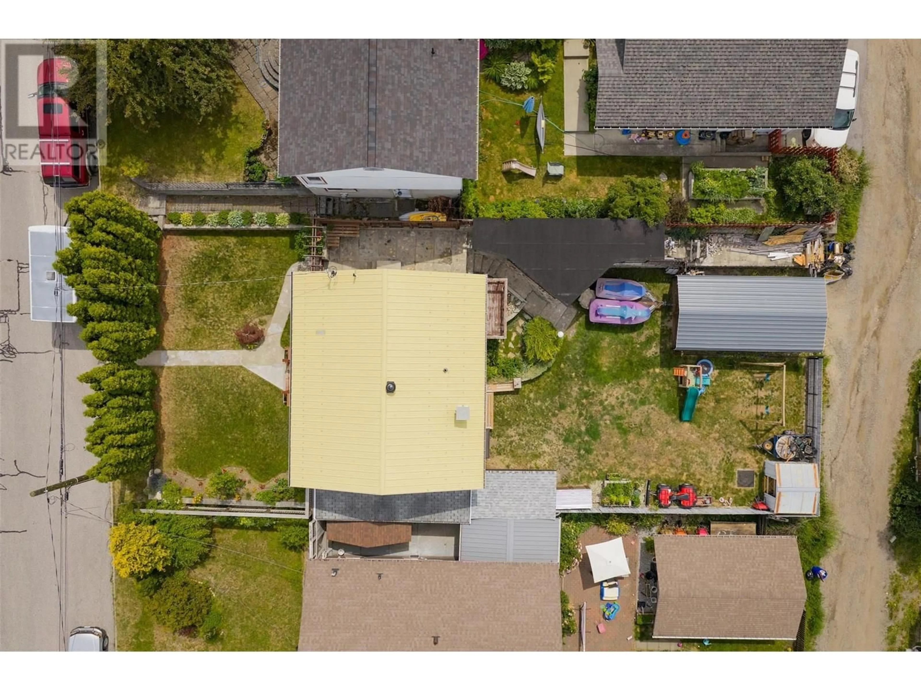 A pic from outside/outdoor area/front of a property/back of a property/a pic from drone, street for 819 TENTH STREET, Nelson British Columbia V1L3C6