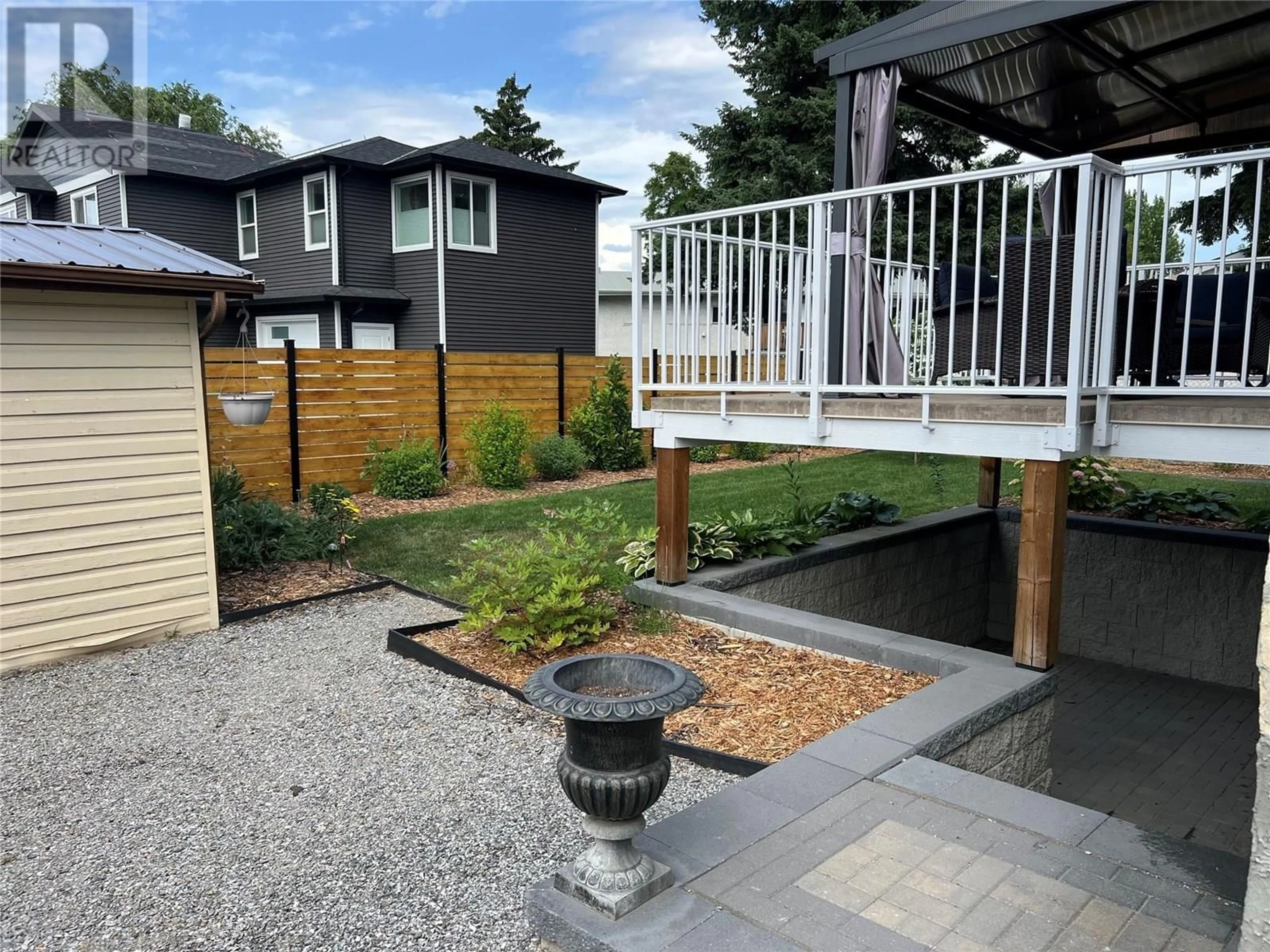 Patio, street for 1370 SPRINGFIELD ROAD, Kelowna British Columbia V1Y5V1