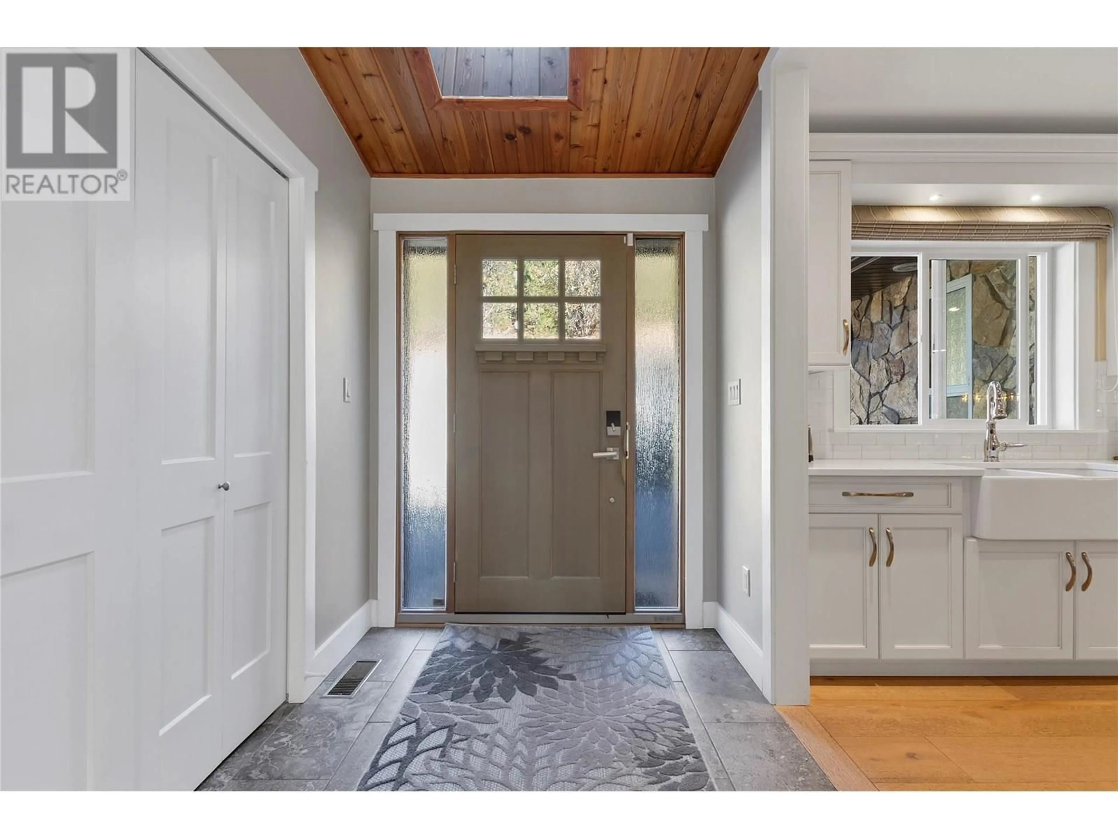Indoor entryway for 13824 MOBERLY ROAD, Lake Country British Columbia V4V1A3
