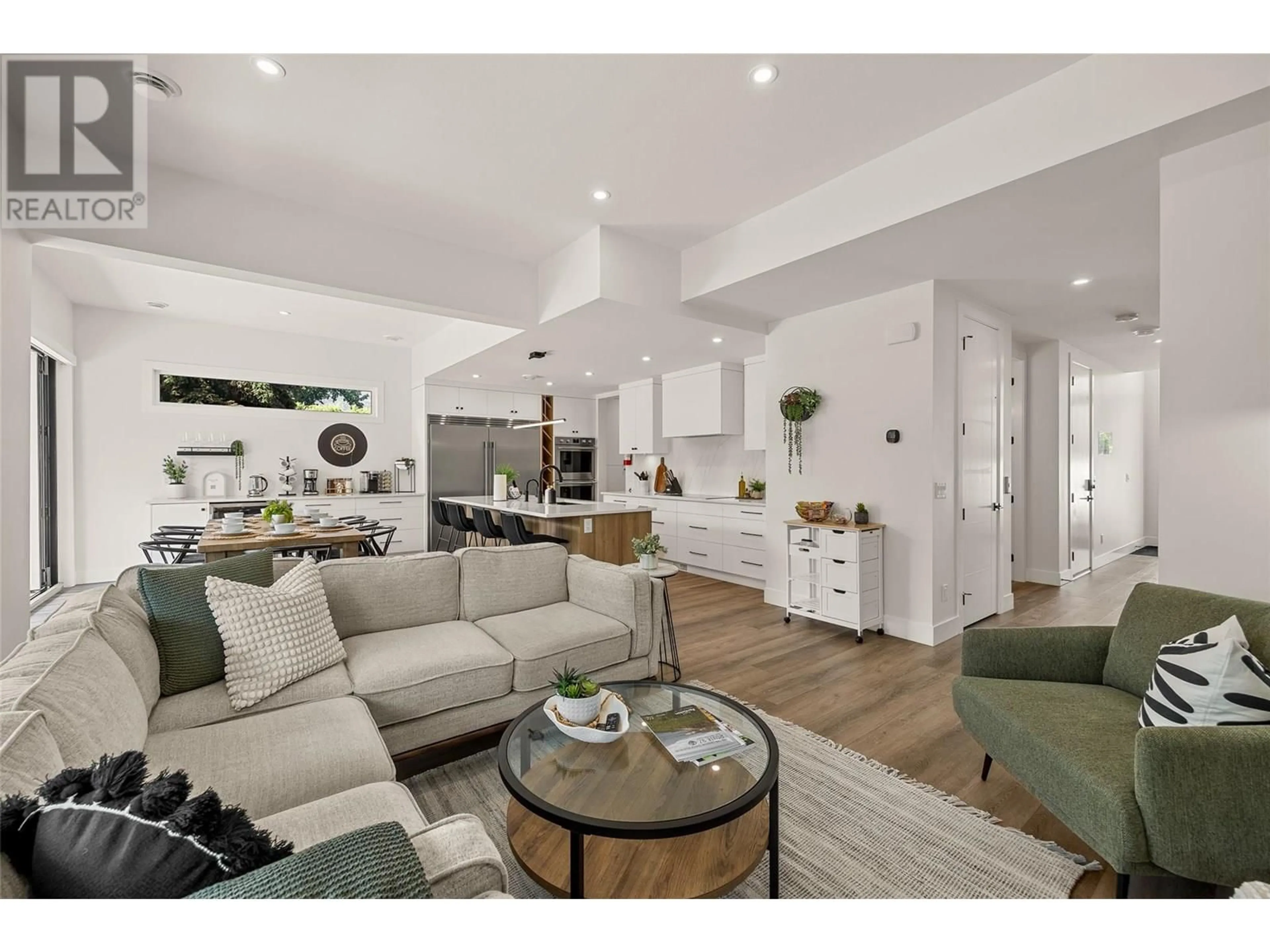 Living room with furniture, unknown for 720 CHURCHILL AVENUE, Penticton British Columbia V2A1E1