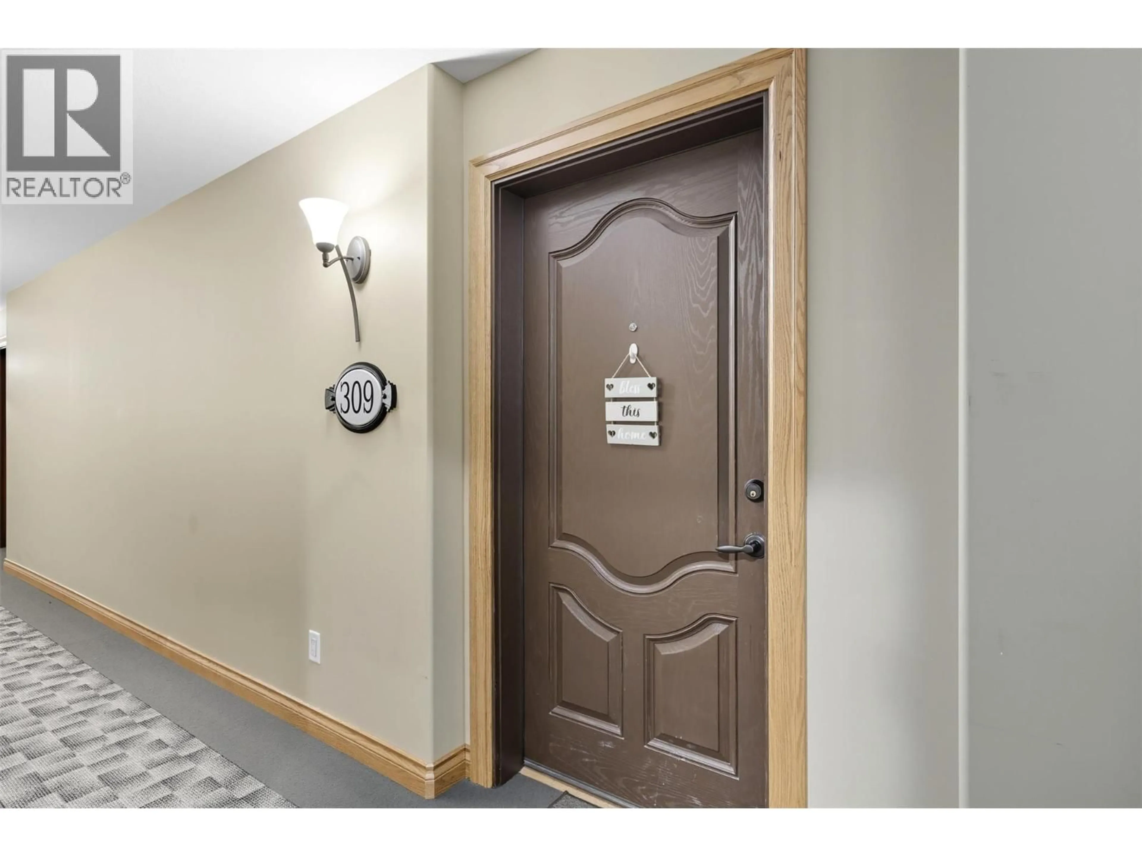 Indoor foyer for 309 - 755 MCGILL ROAD, Kamloops British Columbia V2C0B6